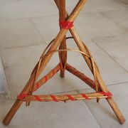 Sellette / guéridon en rotin tripode années 1960-1970