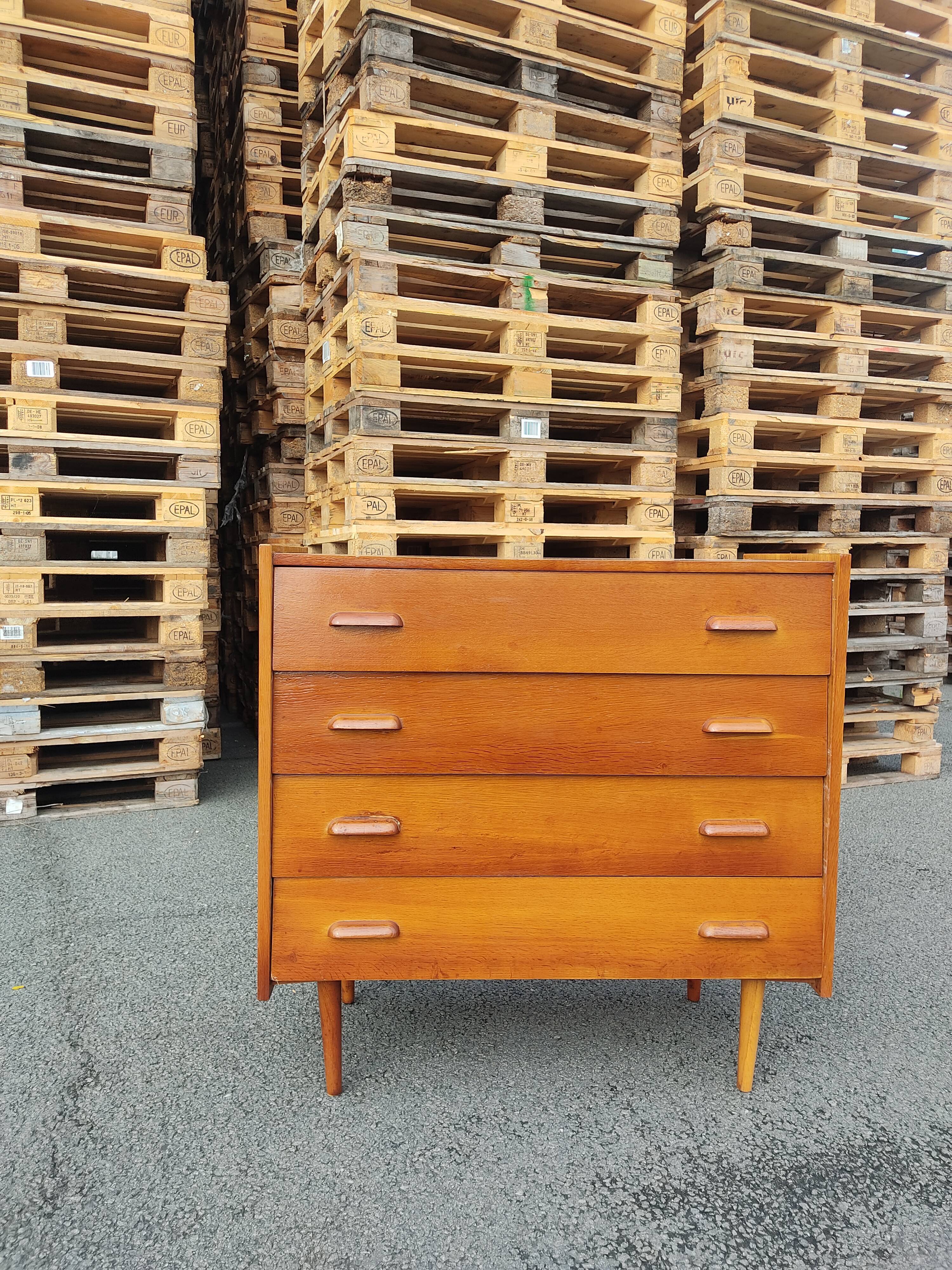 Vintage chest of drawers