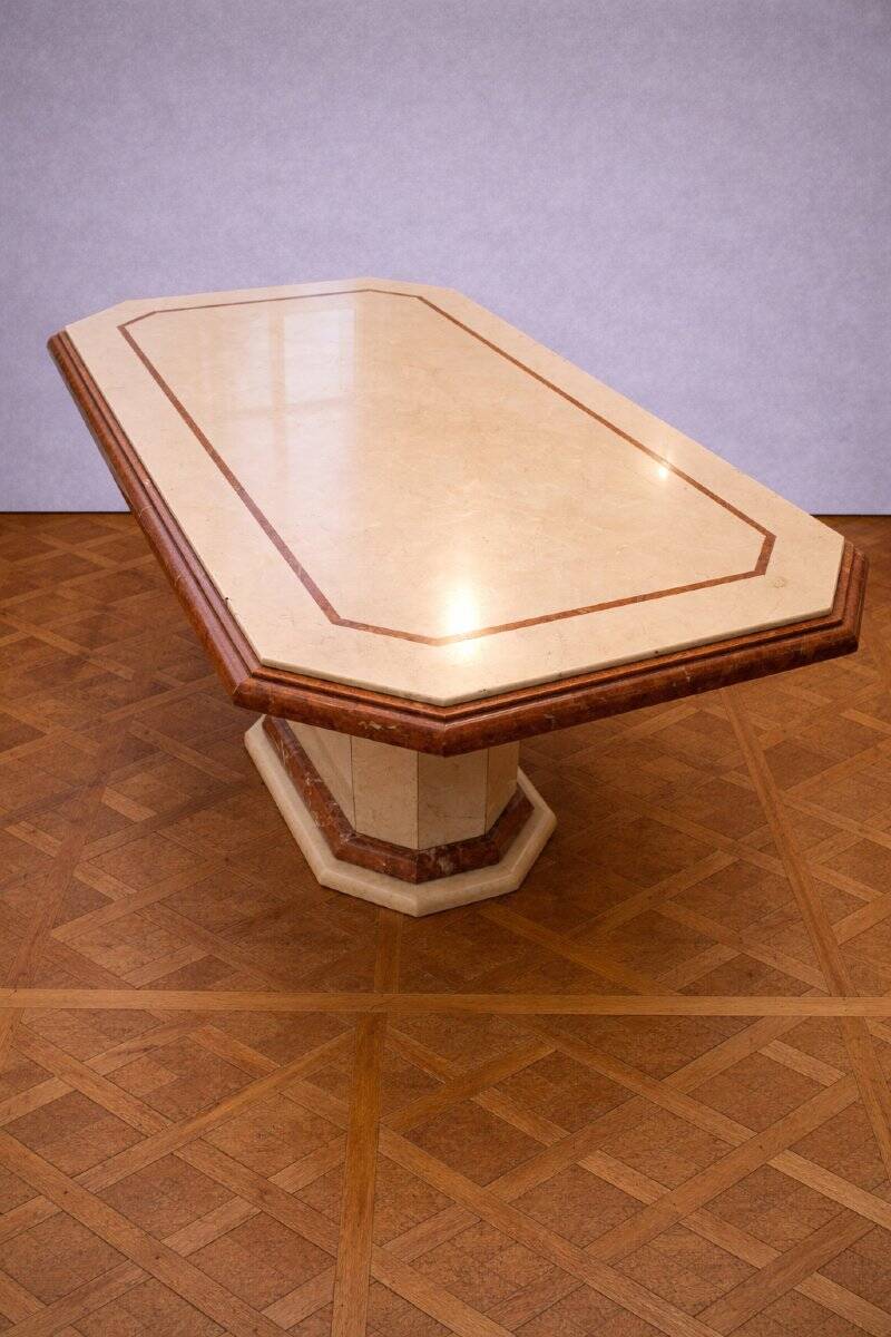 Large marble dining table – Central base
