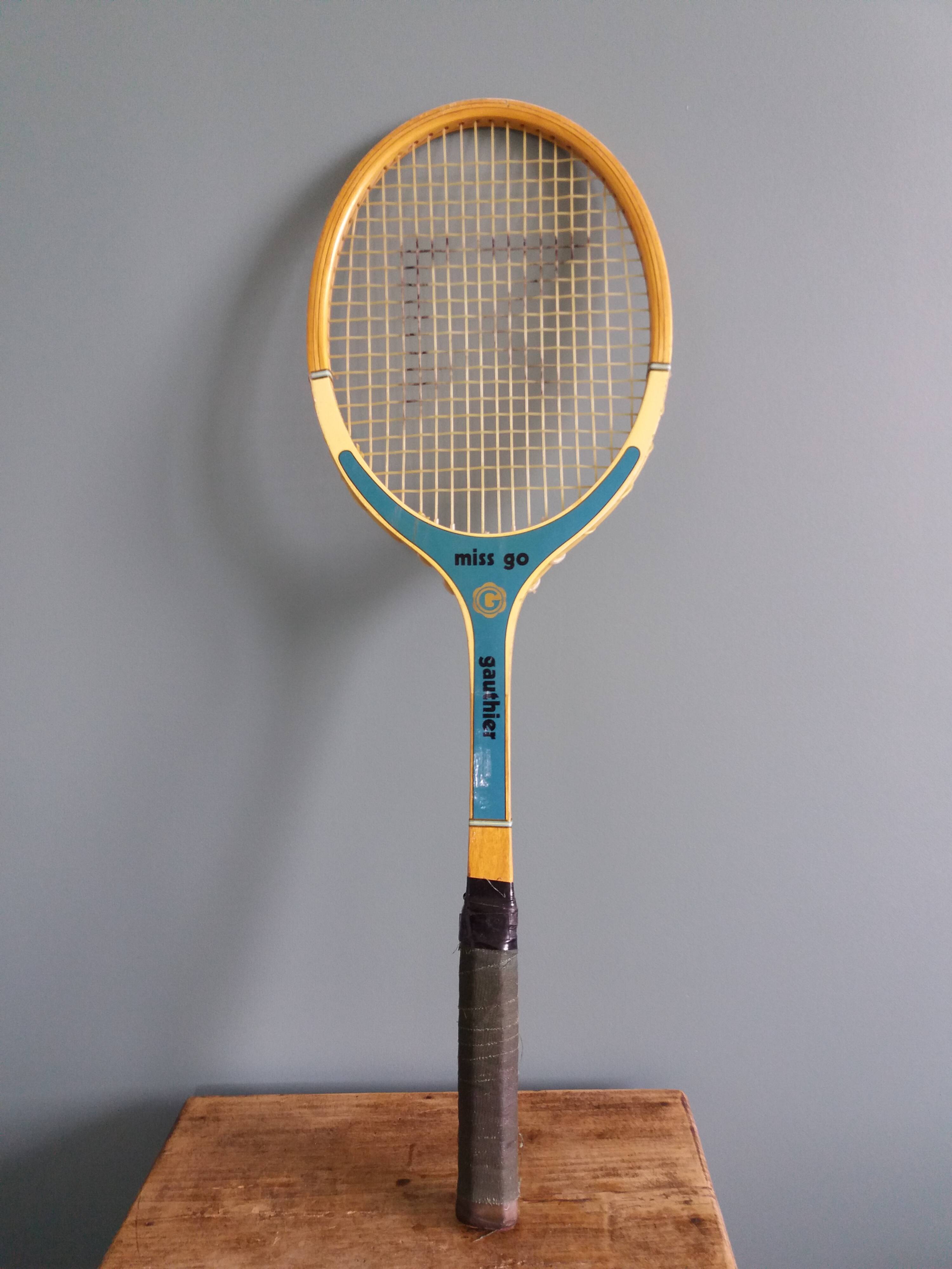 Gauthier Miss Go tennis racket with cover