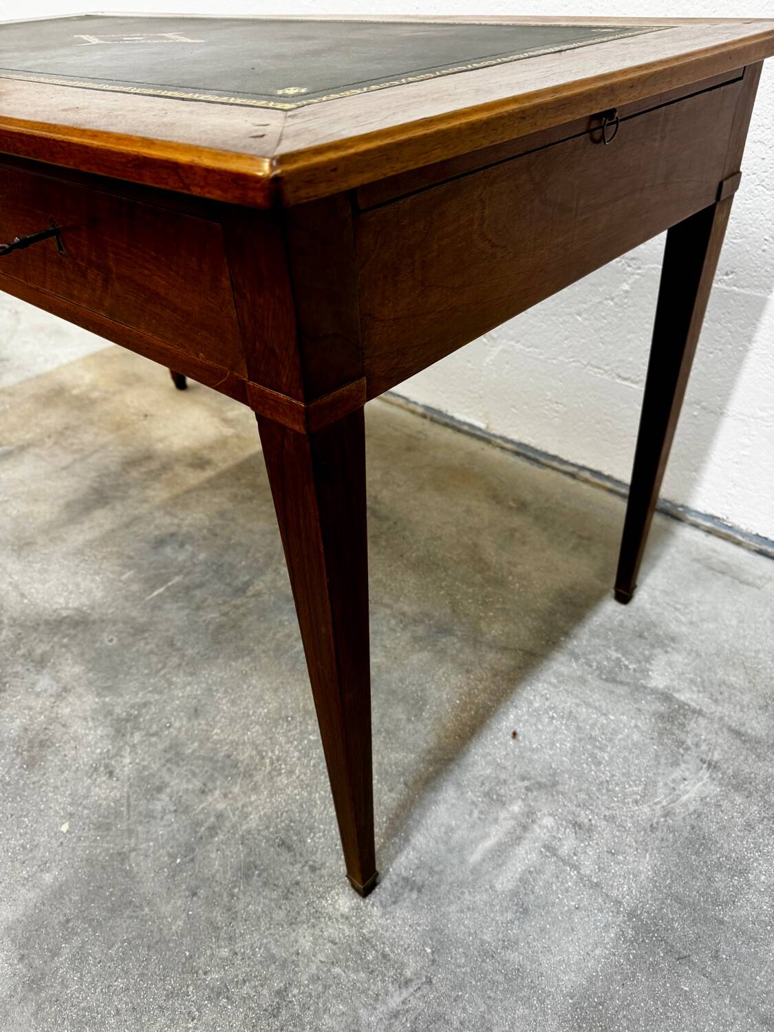 Louis XVI desk with green leather and shelves.