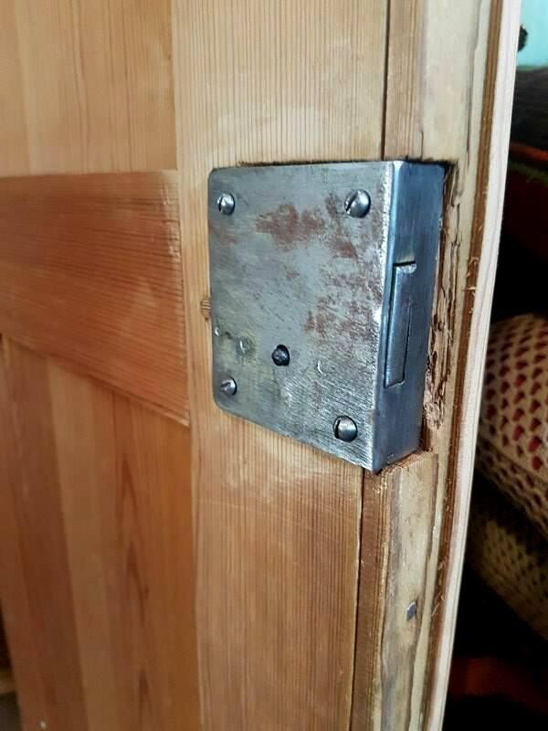 Ancienne Armoire Parisienne