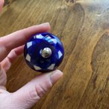 2 buttons, ceramic door handles, white blue