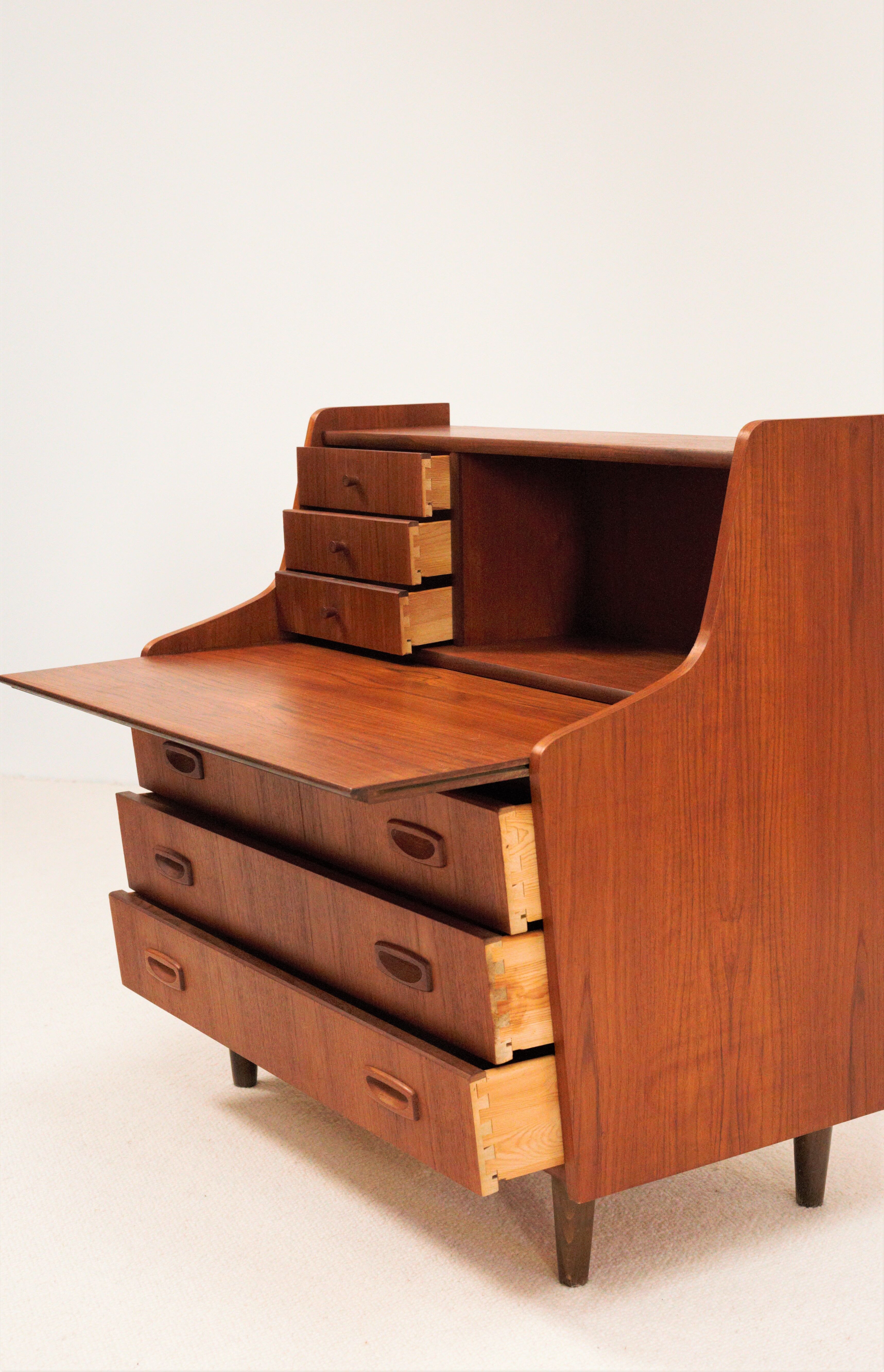 Writing desk