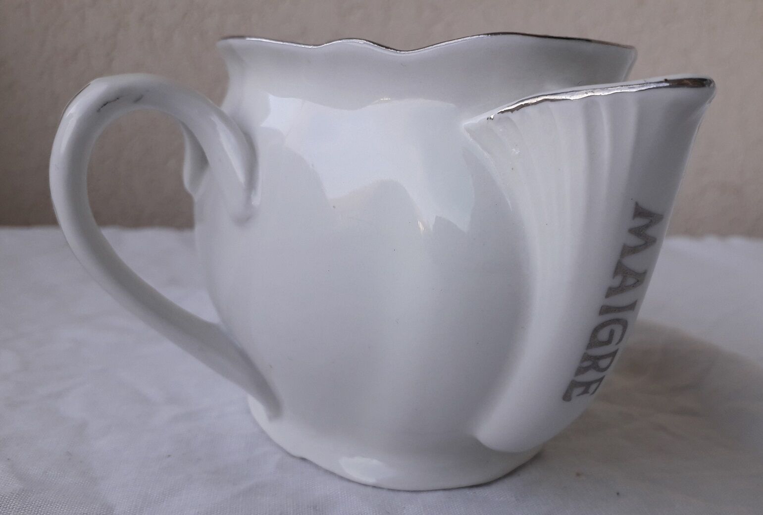 Porcelain sauce boat
