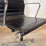 Vitra EA 119 Charles & Ray Eames, cuir et aluminium – noir – chaise de bure