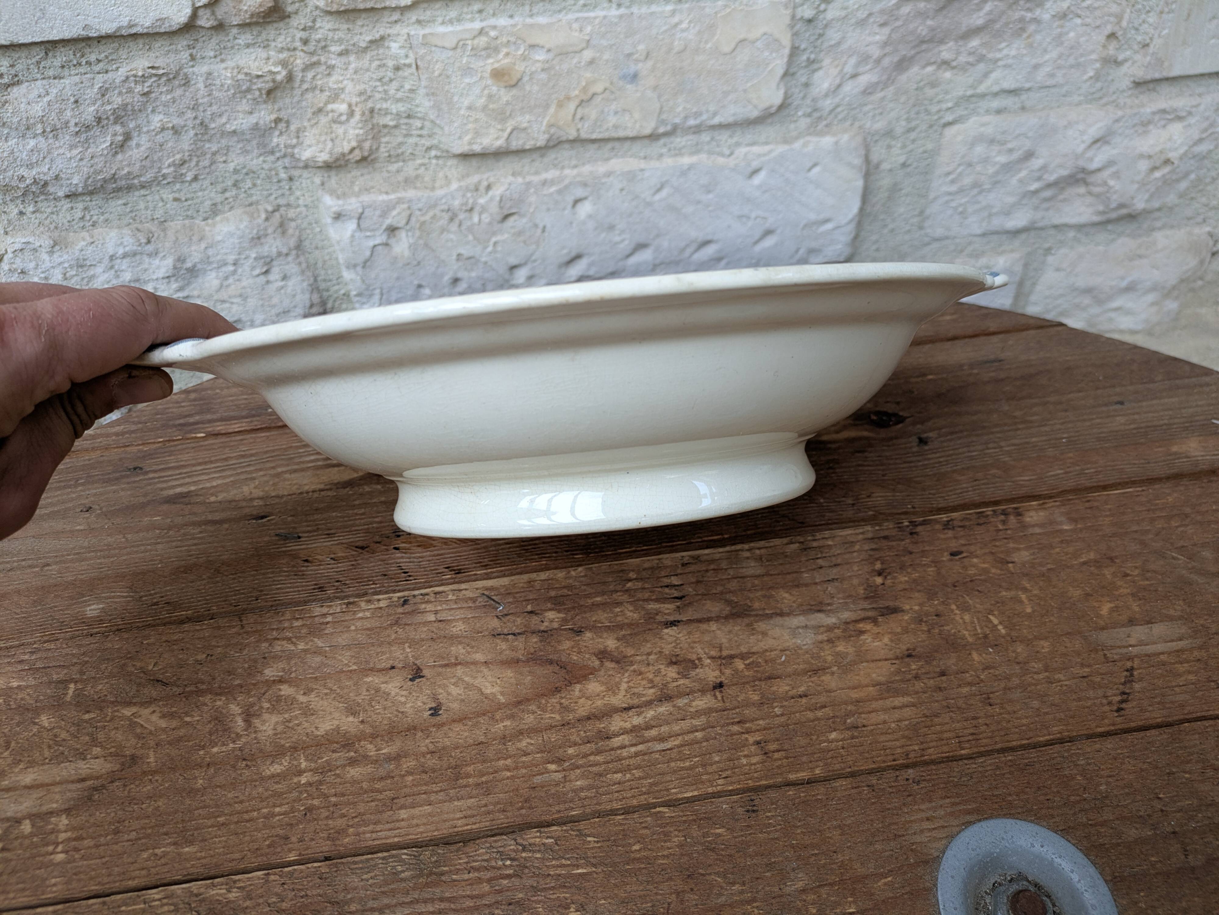 Shallow round plate Boch Frères model Regent with arabesque and foliage decoration.