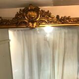 Large antique mirror with flagship shell in wood and gilded stucco