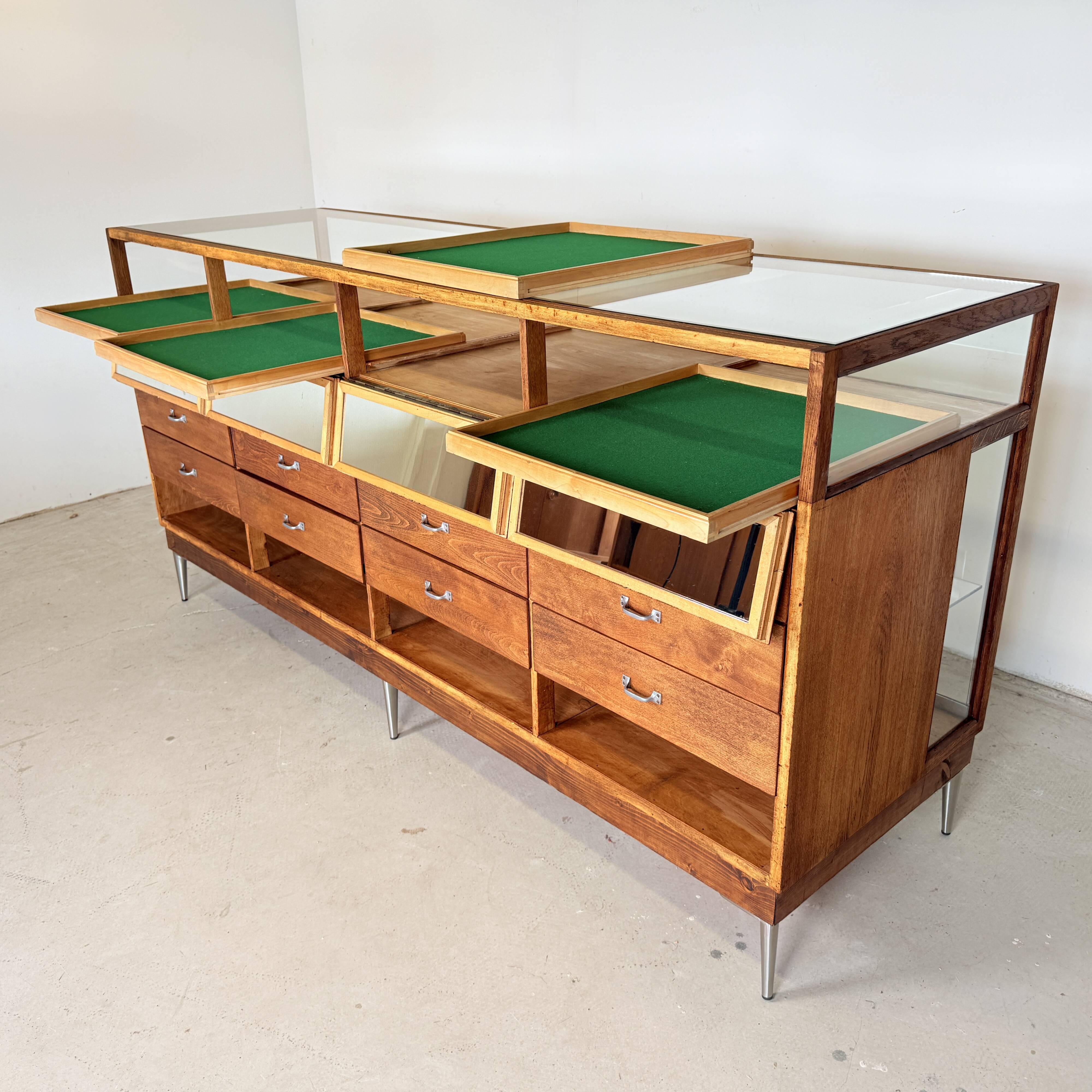 Vintage counter display case, Flemming’s Ladenmöbel