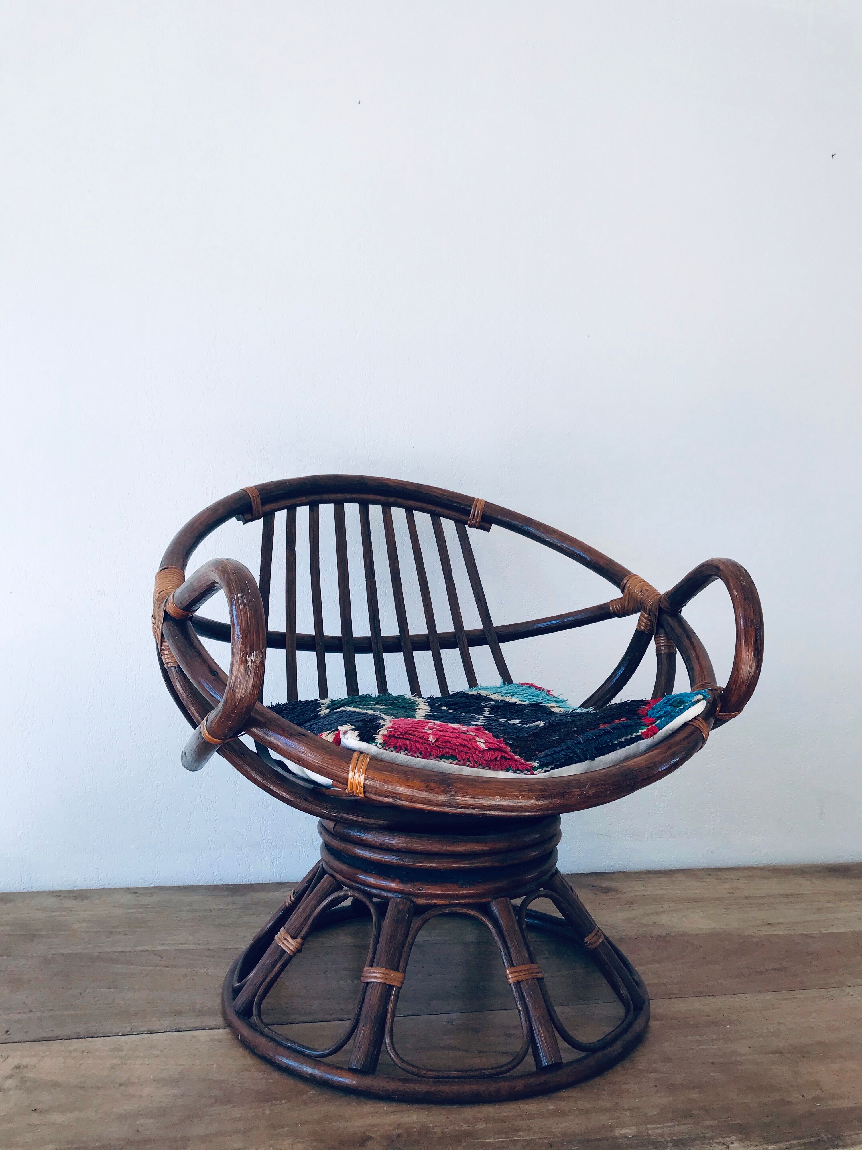 Rotating rattan chair