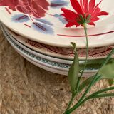 Old flat plates in red, green and blue gray.
