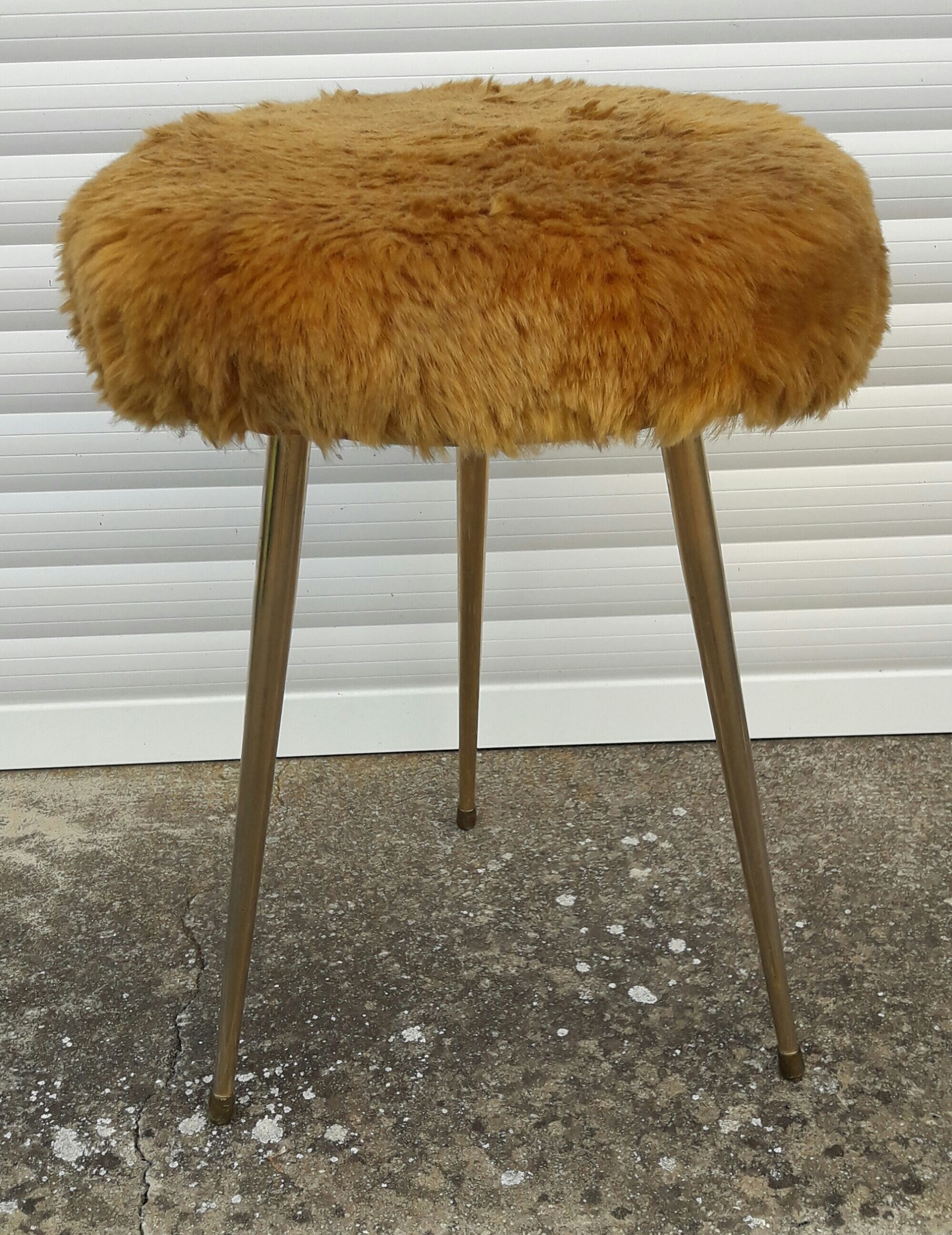 Tripod stool Pelfran with moumoute
