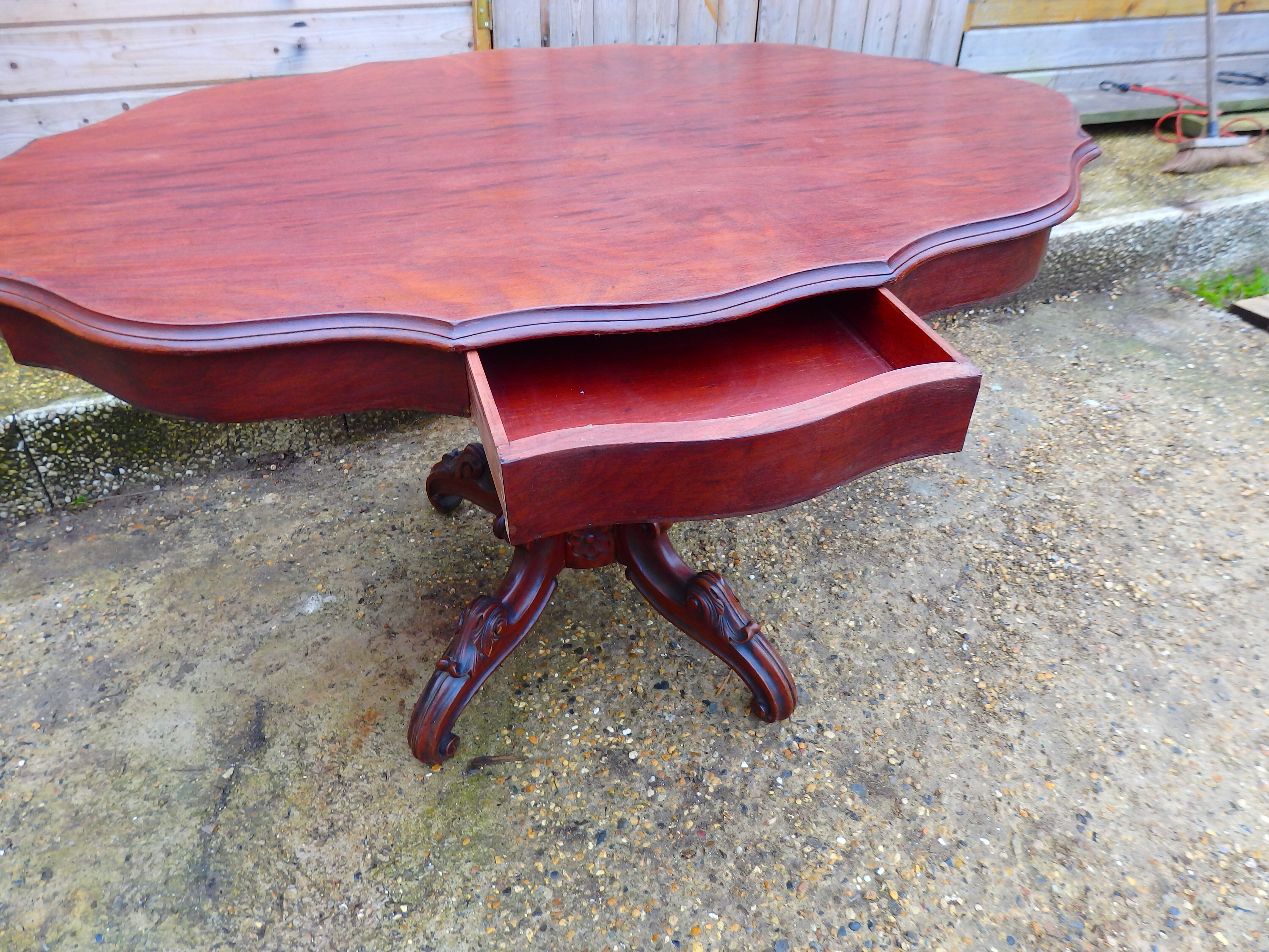 large table pedestal form violin Louis Philippe