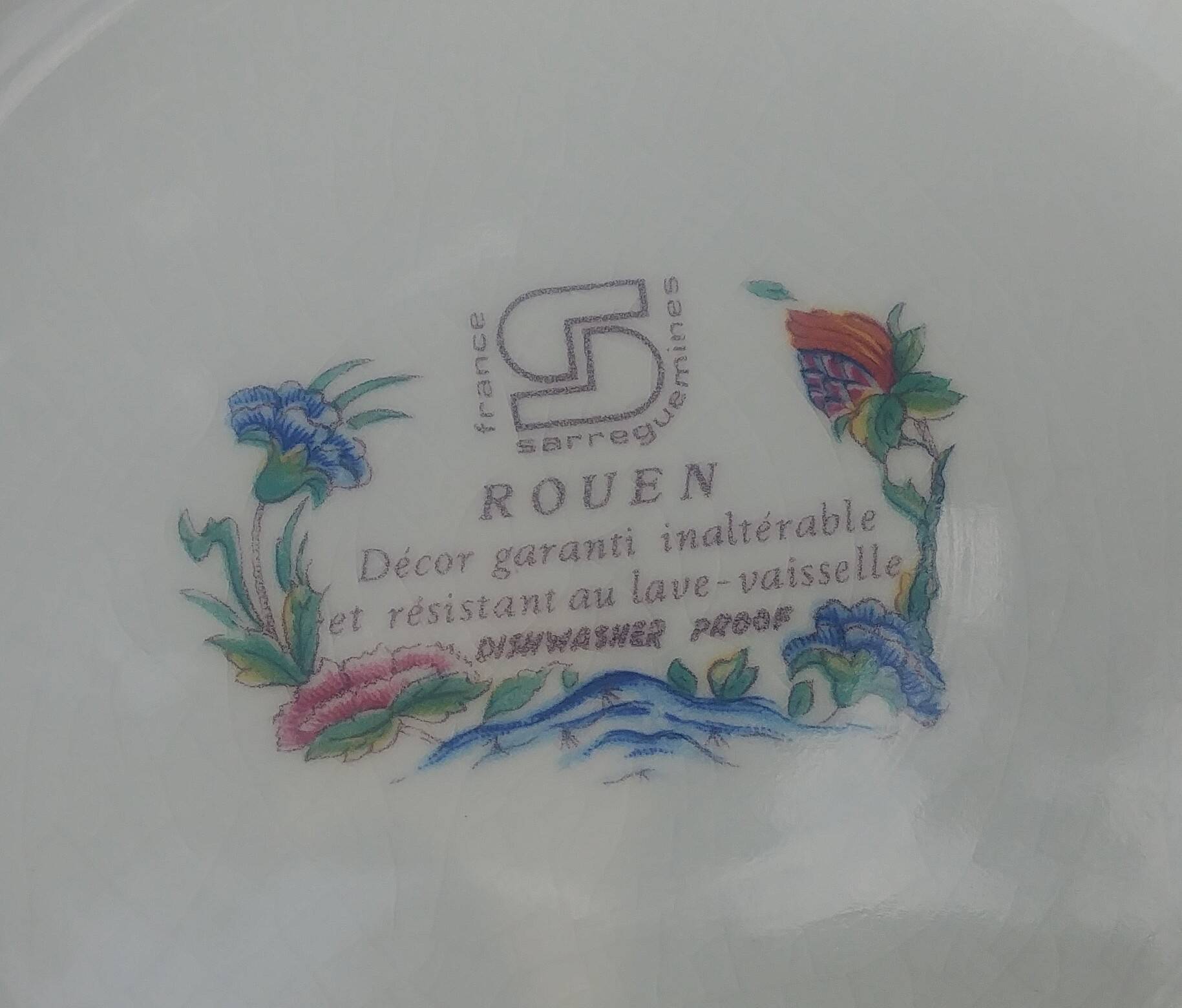 Large porcelain soup tureen from the Sarreguemines earthenware factory, Rouen model
