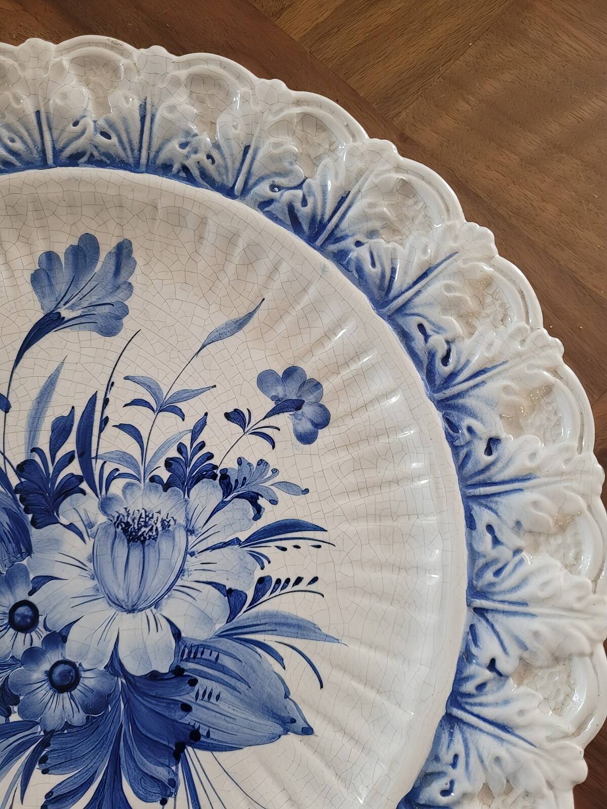Decorative ceramic plate signed Nove di Bassano