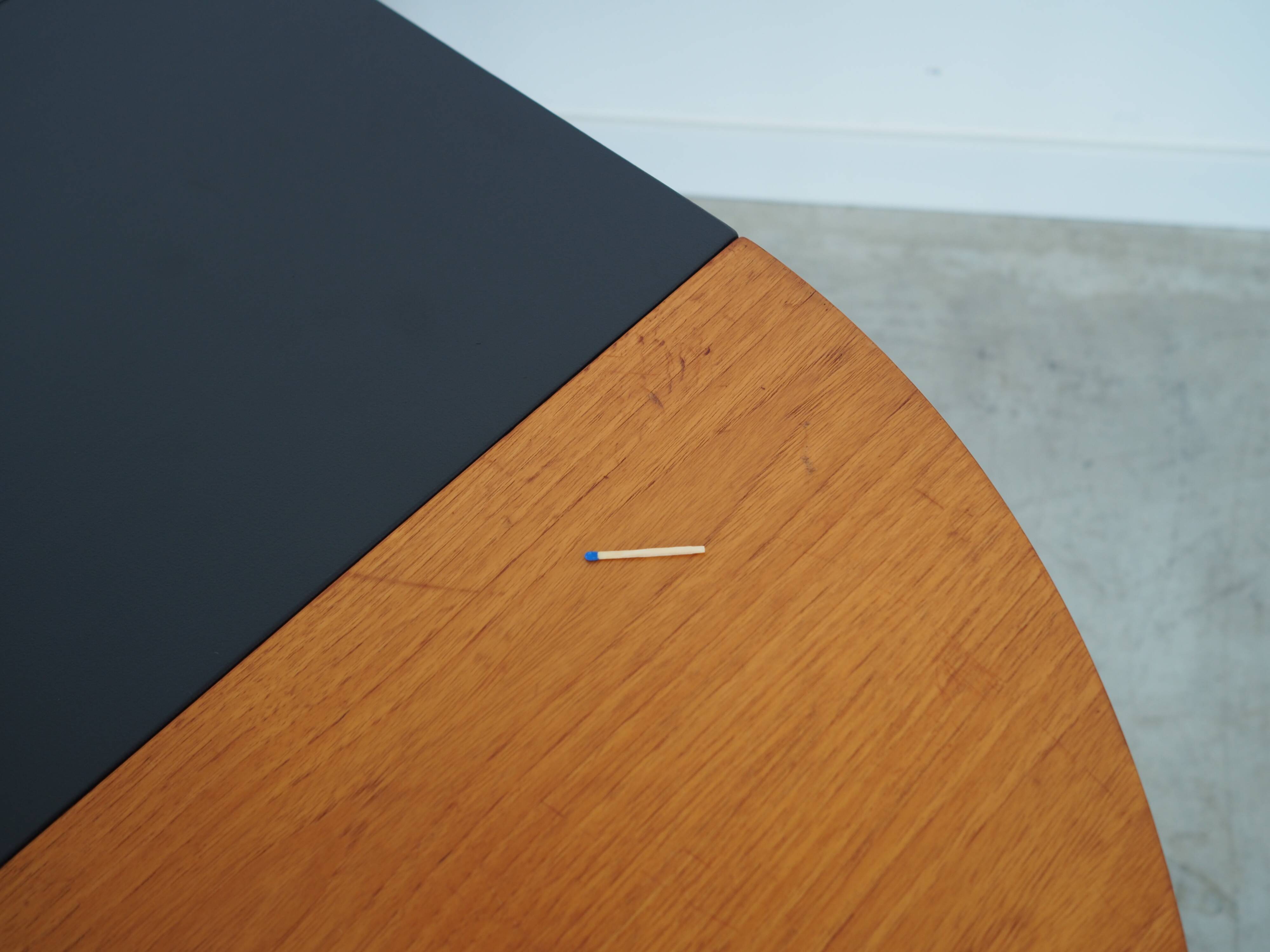 Table en teck, design danois, années 1970, production: Danemark