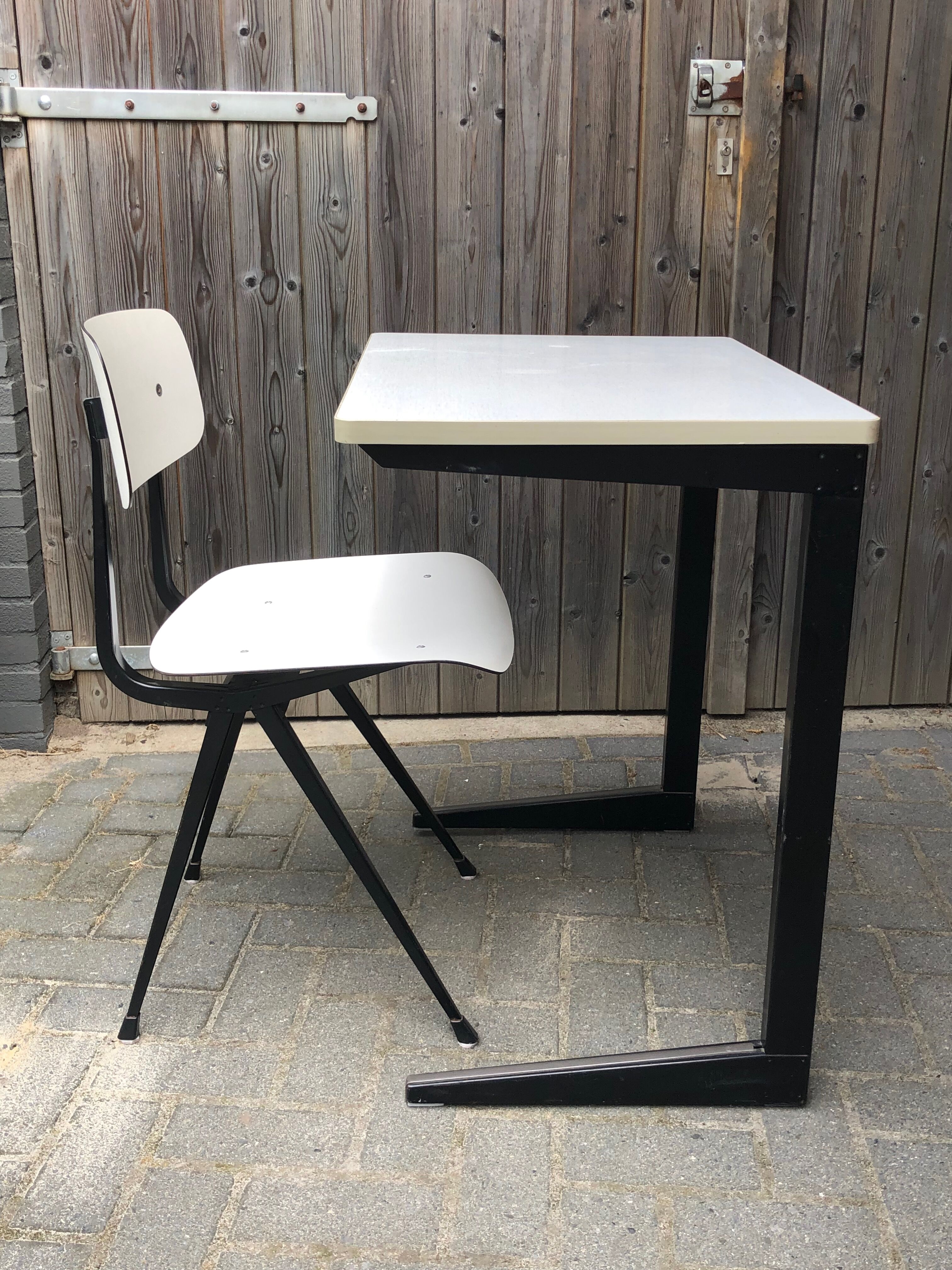 Desk and chair by Friso Kramer Ahrend de Cirkel Result