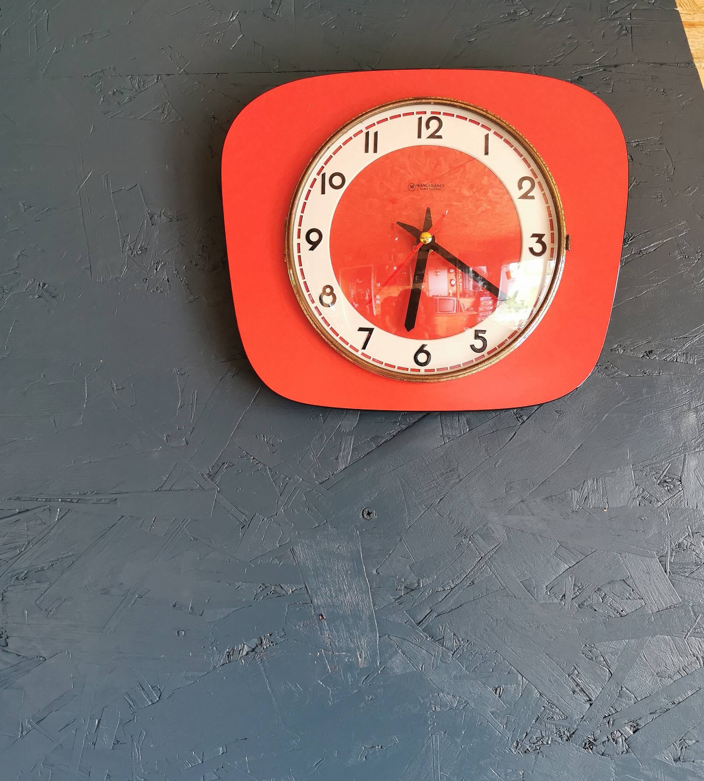 Vintage formica clock silent trapeze wall pendulum "Manufrance red"