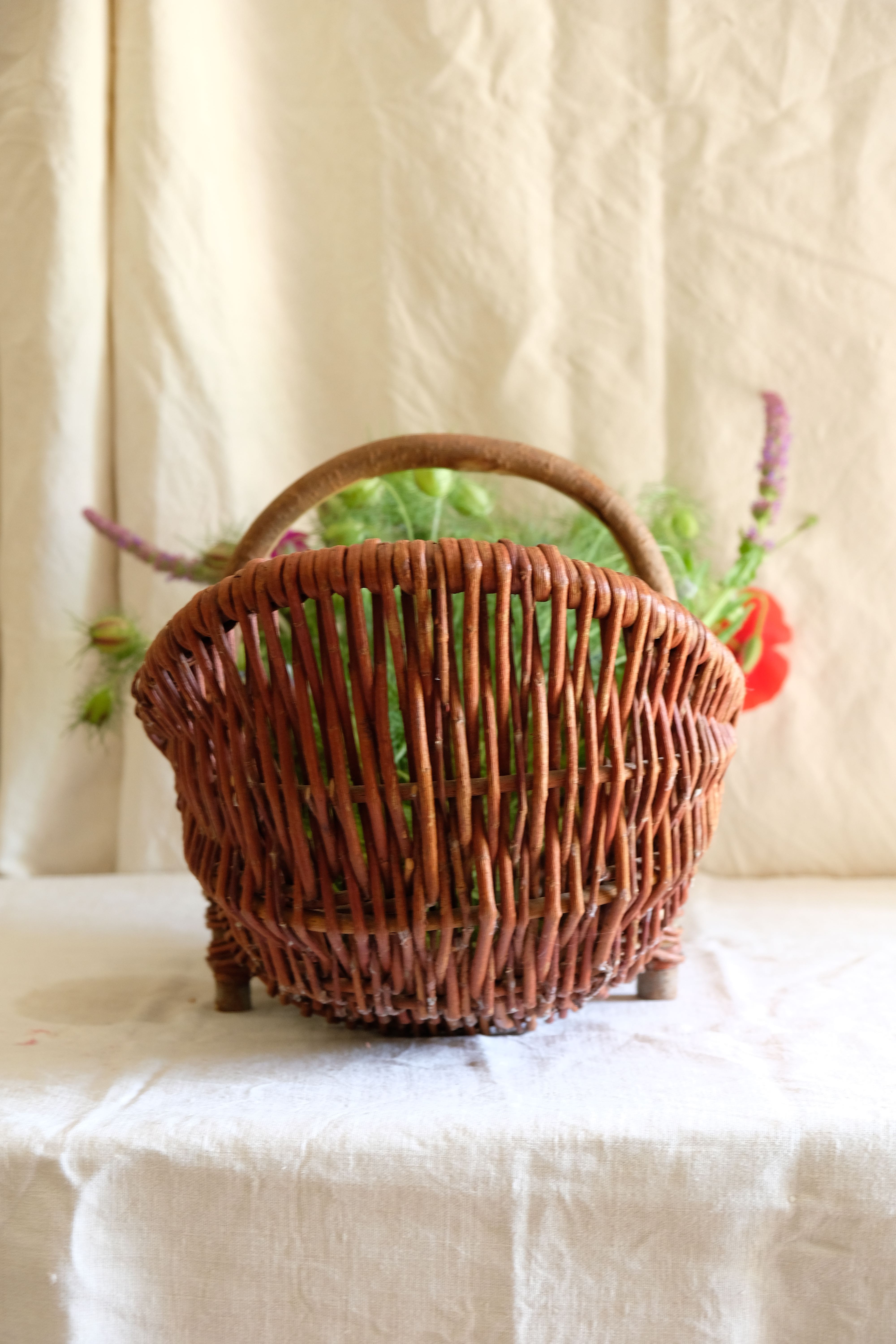 Large old basket in real chestnut