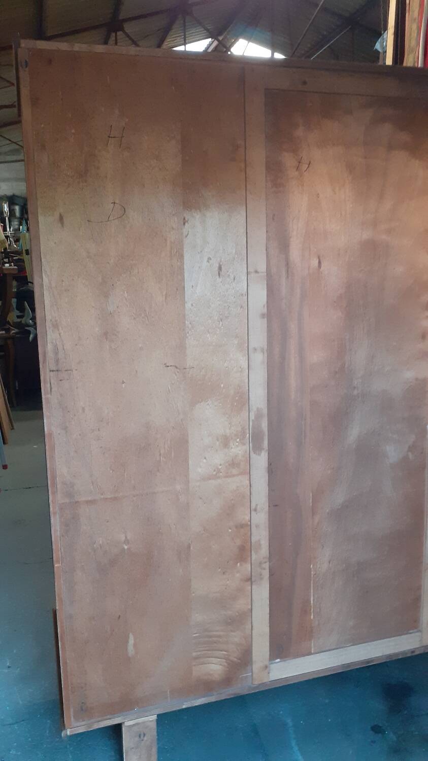 Compass feet cabinet