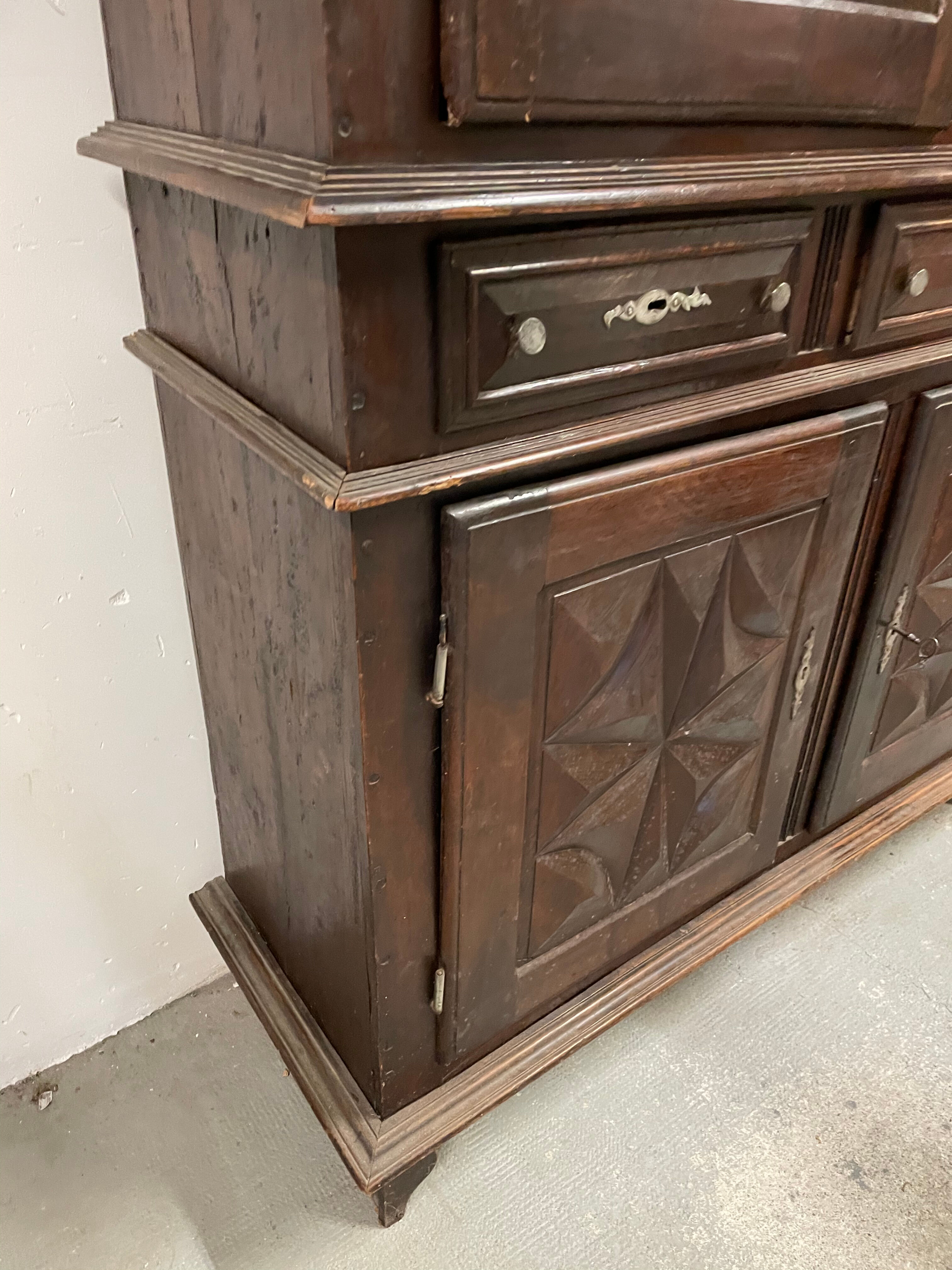 Meuble 4 porte armoire ancienne Louis xIII cabinet