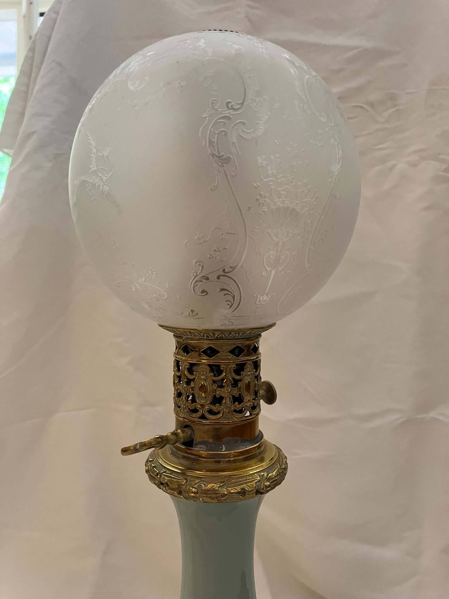 Oil lamp in celadon and bronze with its original glass globe, 19th century.