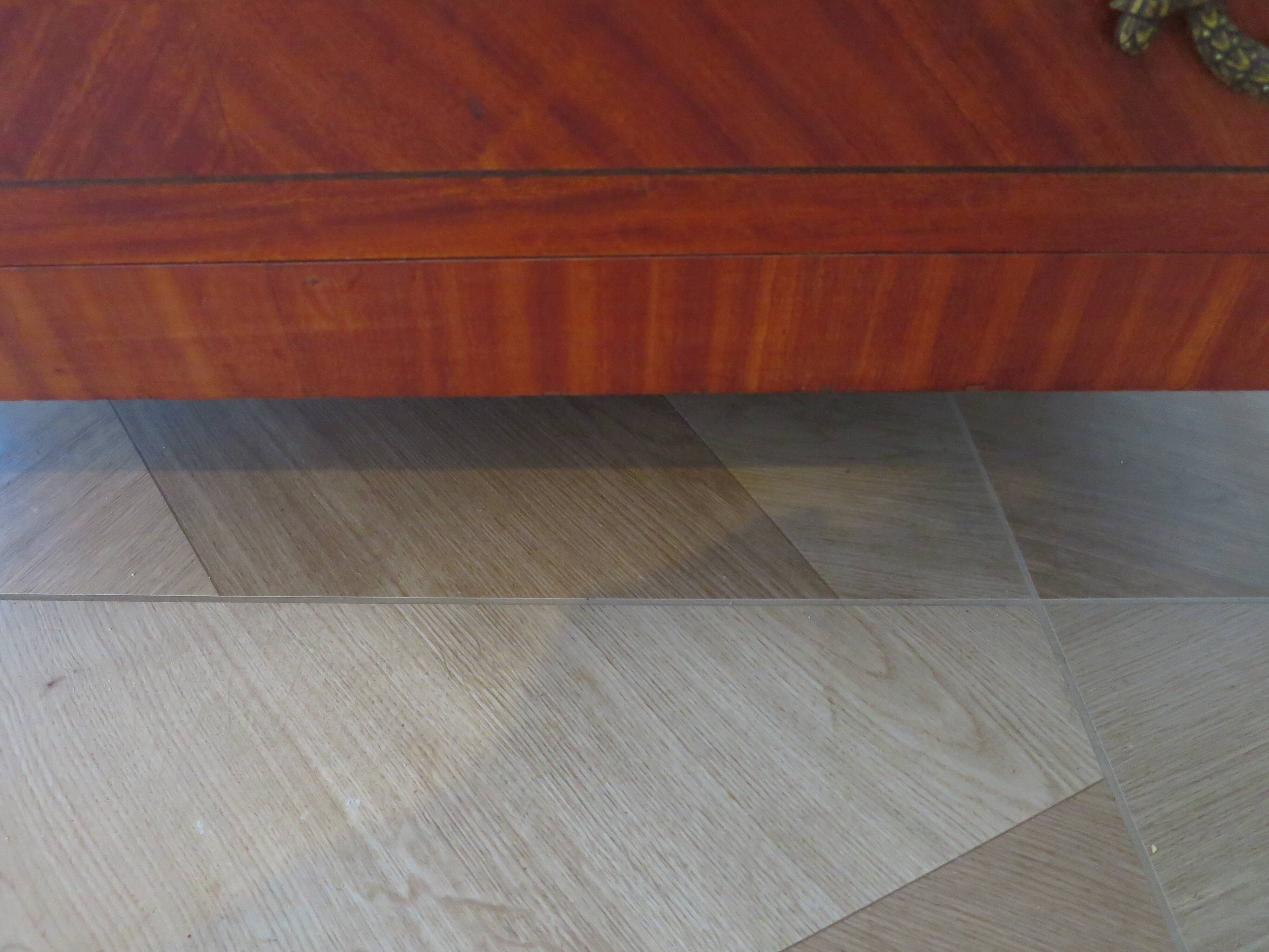 Louis XVI chest of drawers - Bronze - Butterfly wood veneer marquetry - 1930