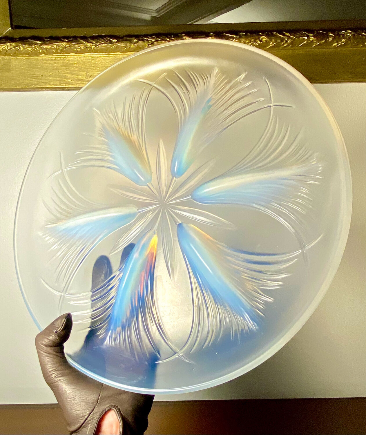 Verlys opalescent /opaline decorative tray (d.32.3cm)