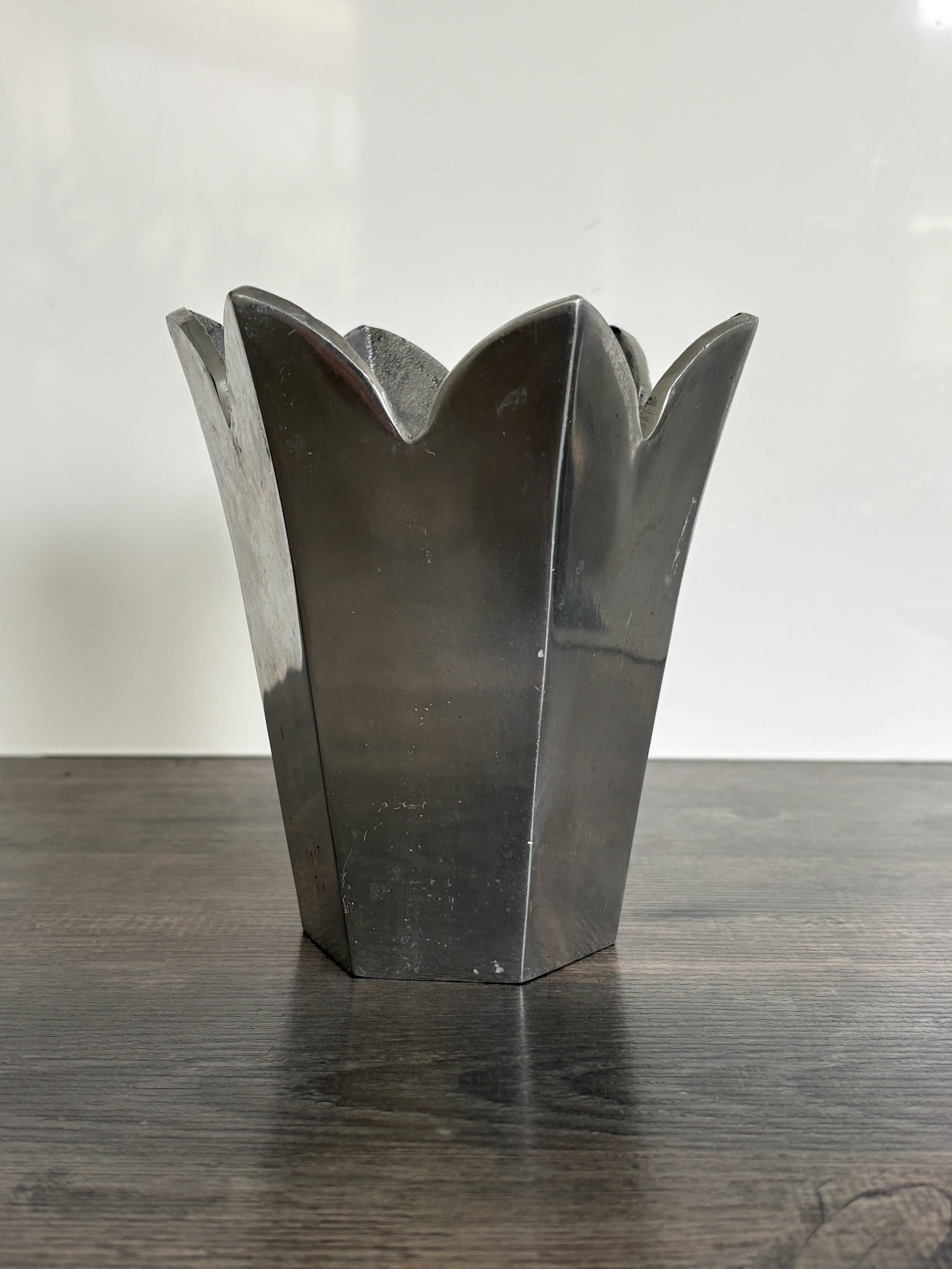 Tulip Vase Habitat – 90s Vintage Design