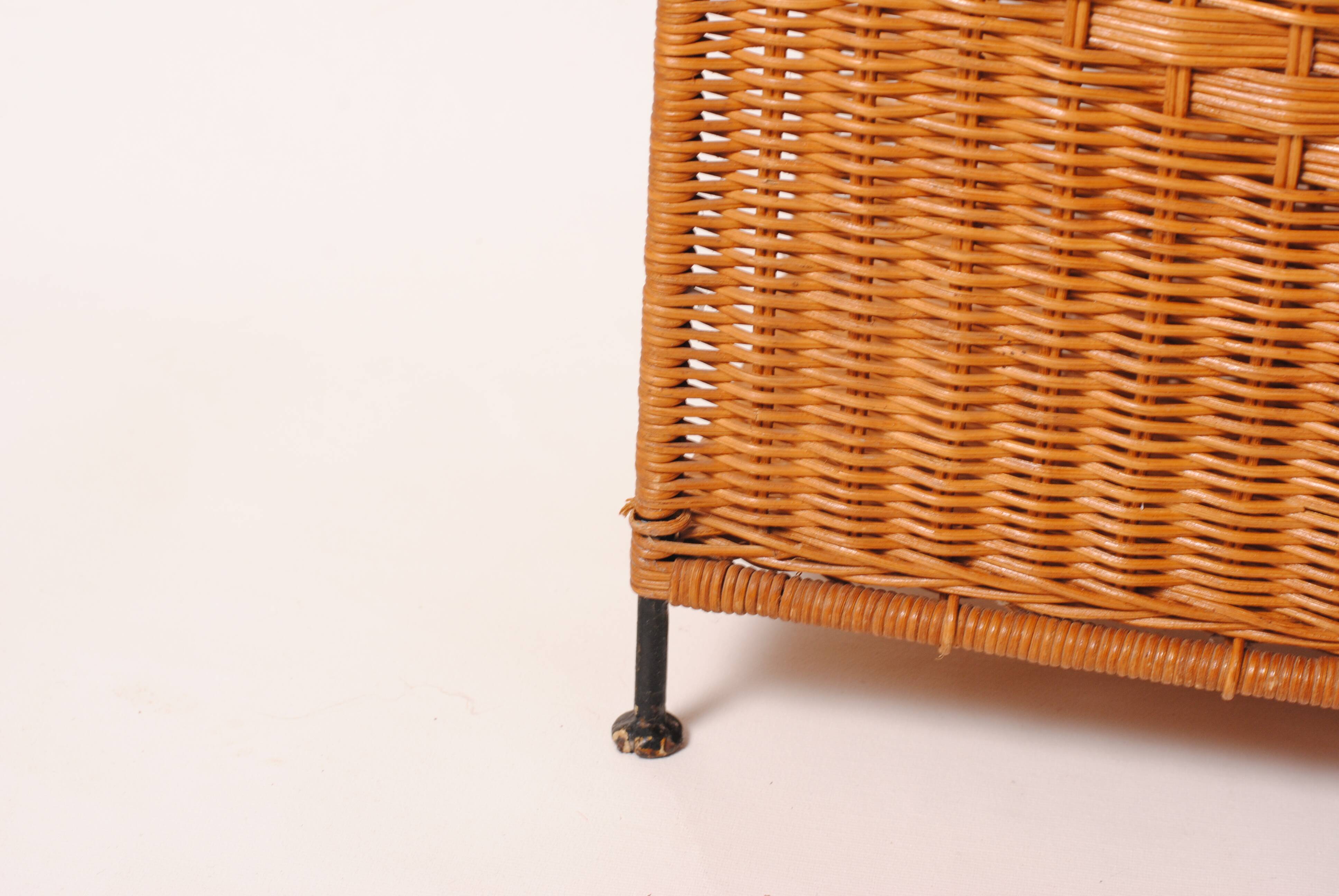 Magazine holder