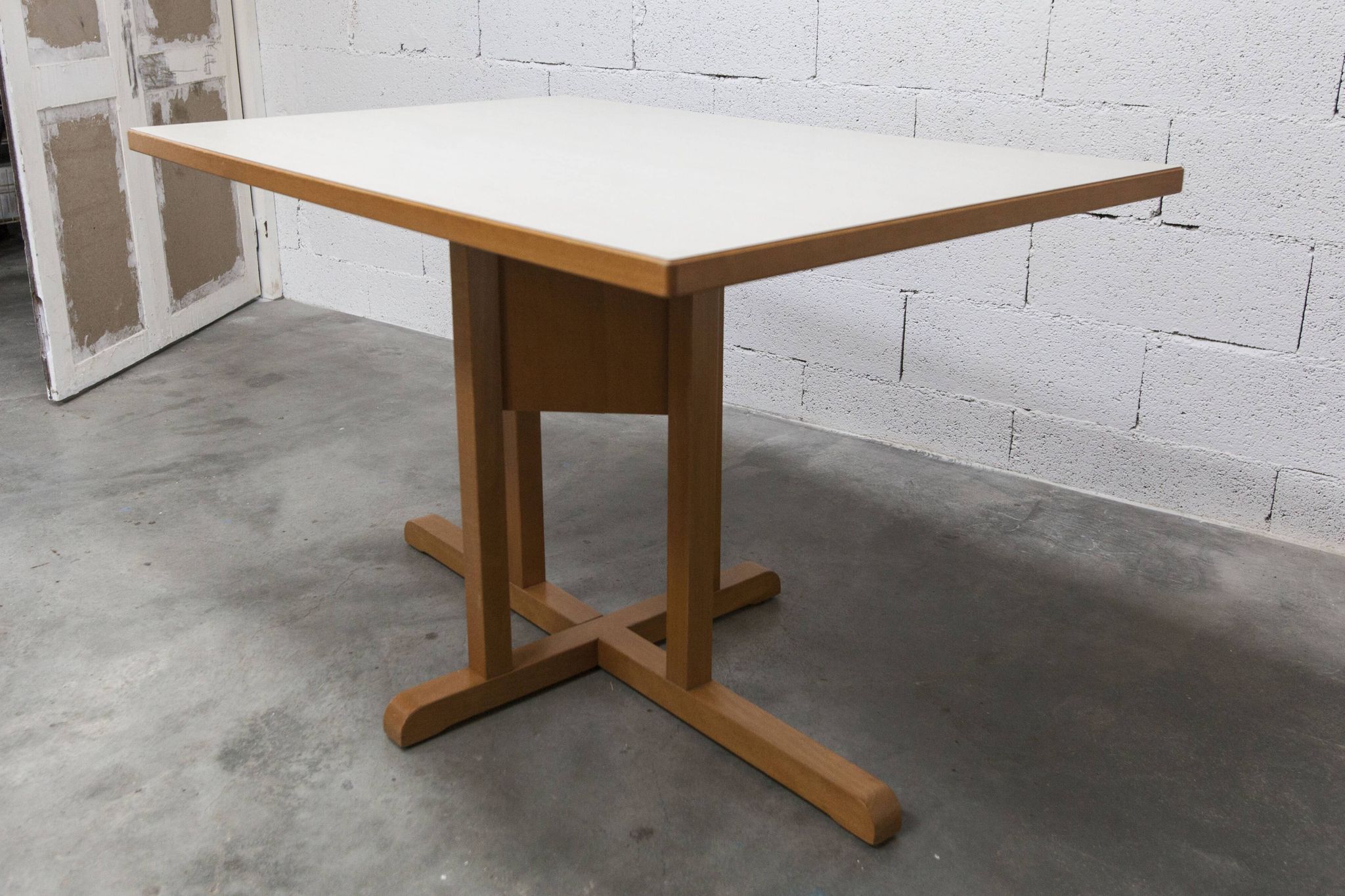Rare set de 6 tables Baumann 1990, 80x120 et demi lune 120cm