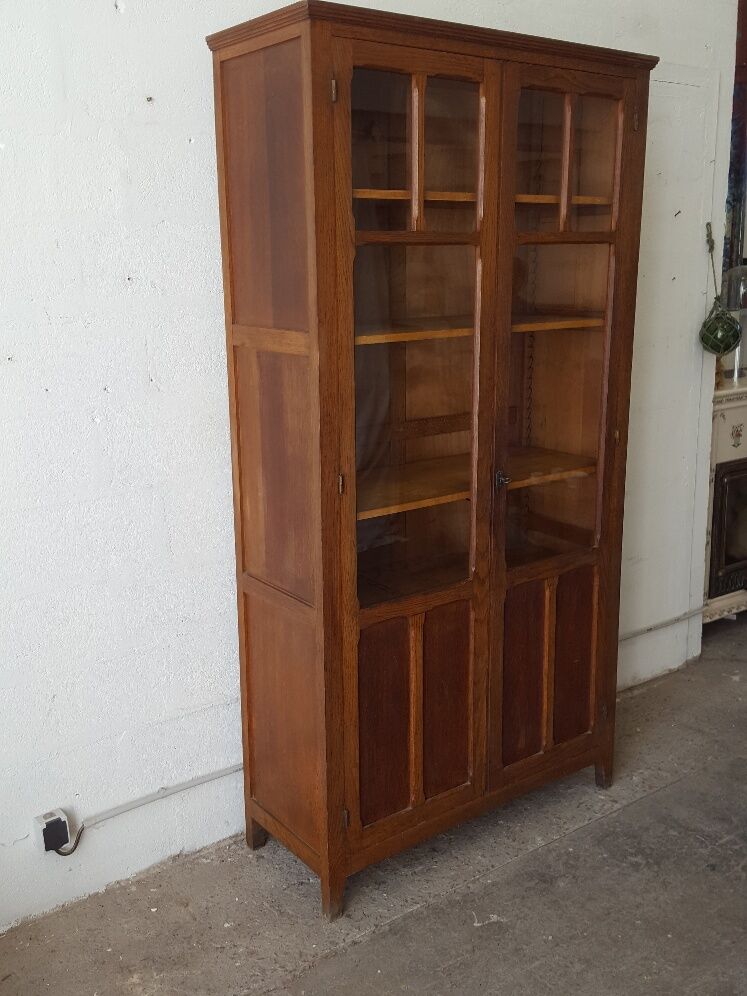 Showcase cabinet