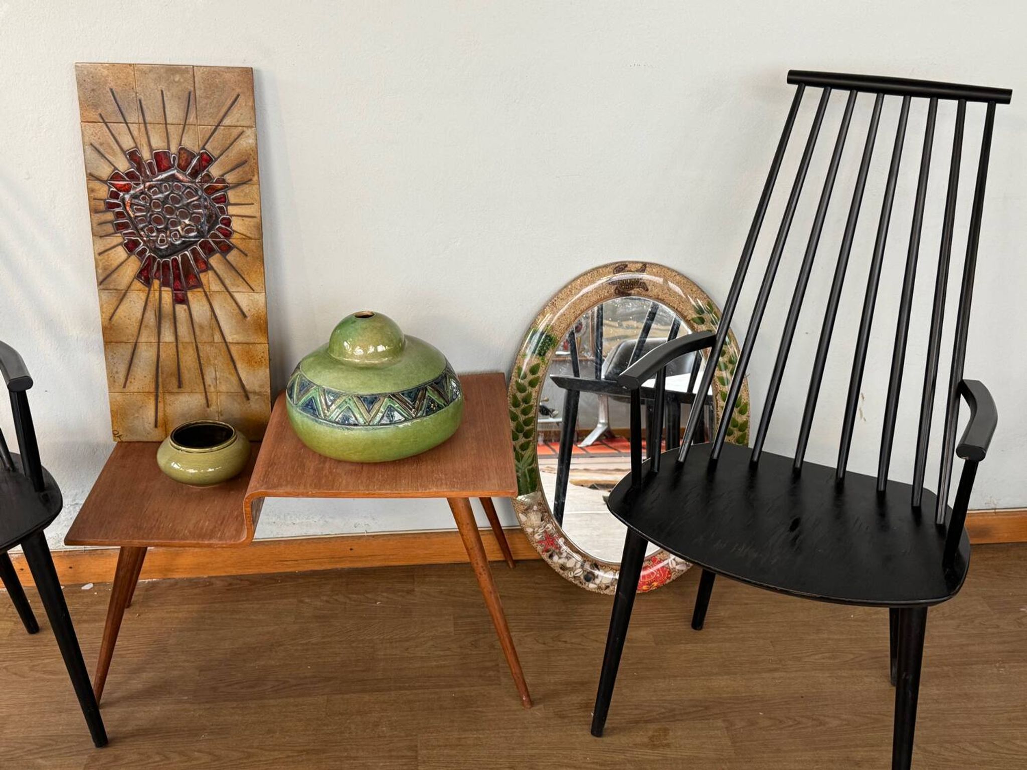 Armchair with armrests and Scandinavian bridge slats