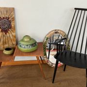 Armchair with armrests and Scandinavian bridge slats