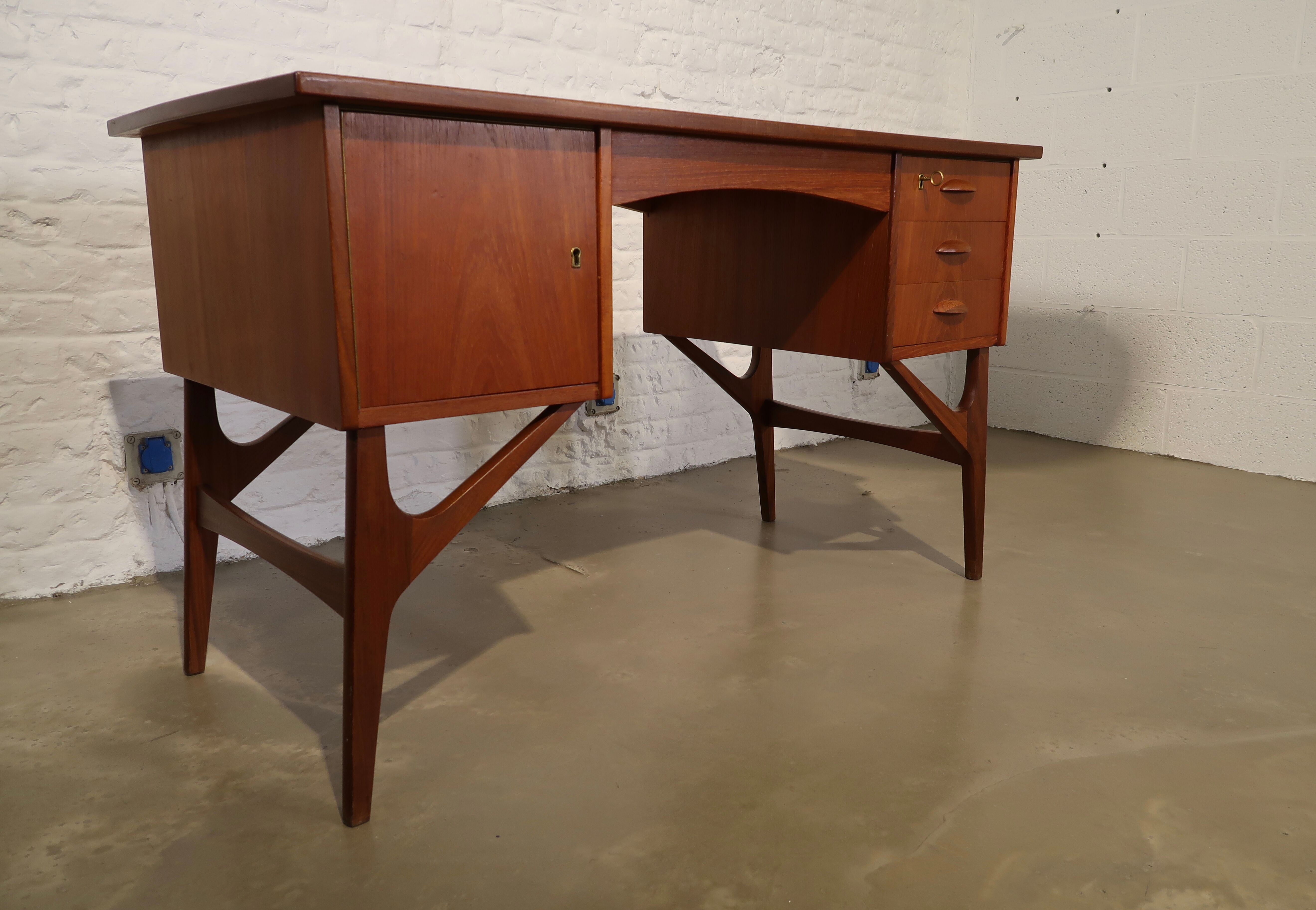 Danish desk of Lady 1960's teak