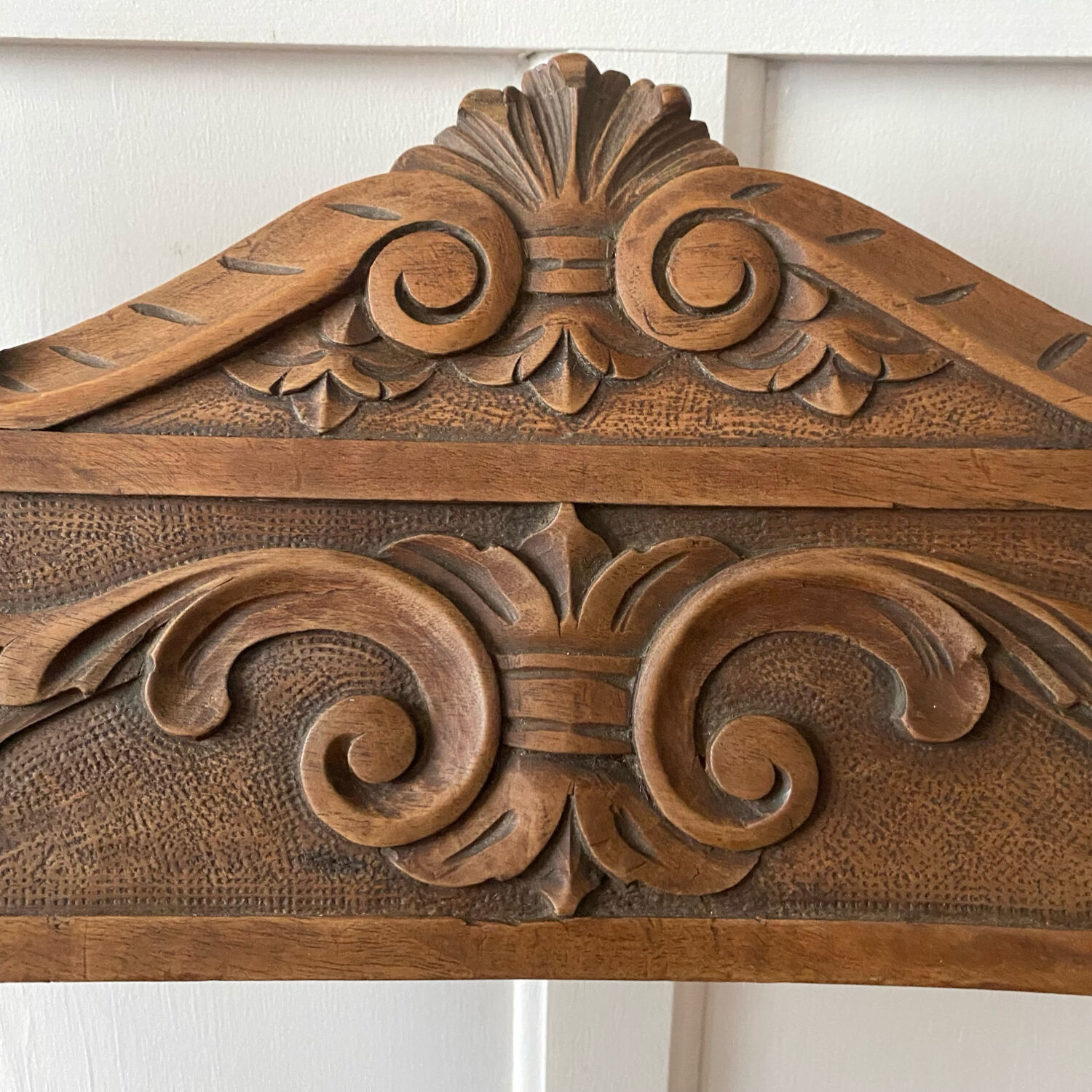 Dagobert armchair in carved wood