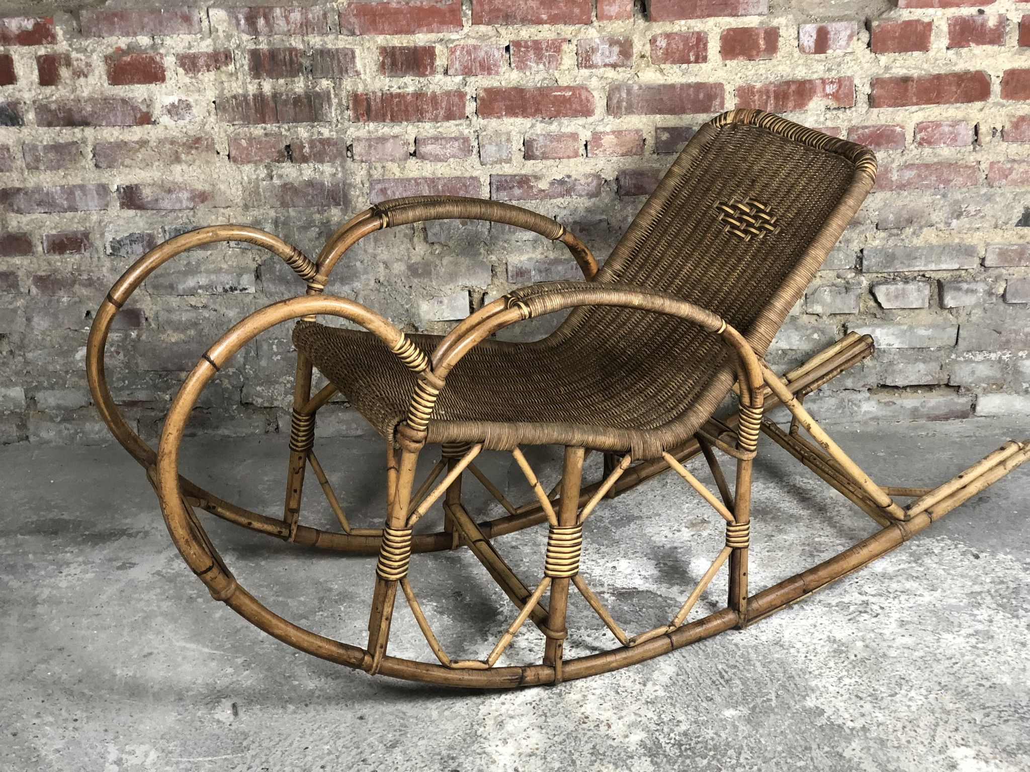 Rocking chair in rattan and wicker very 1900s