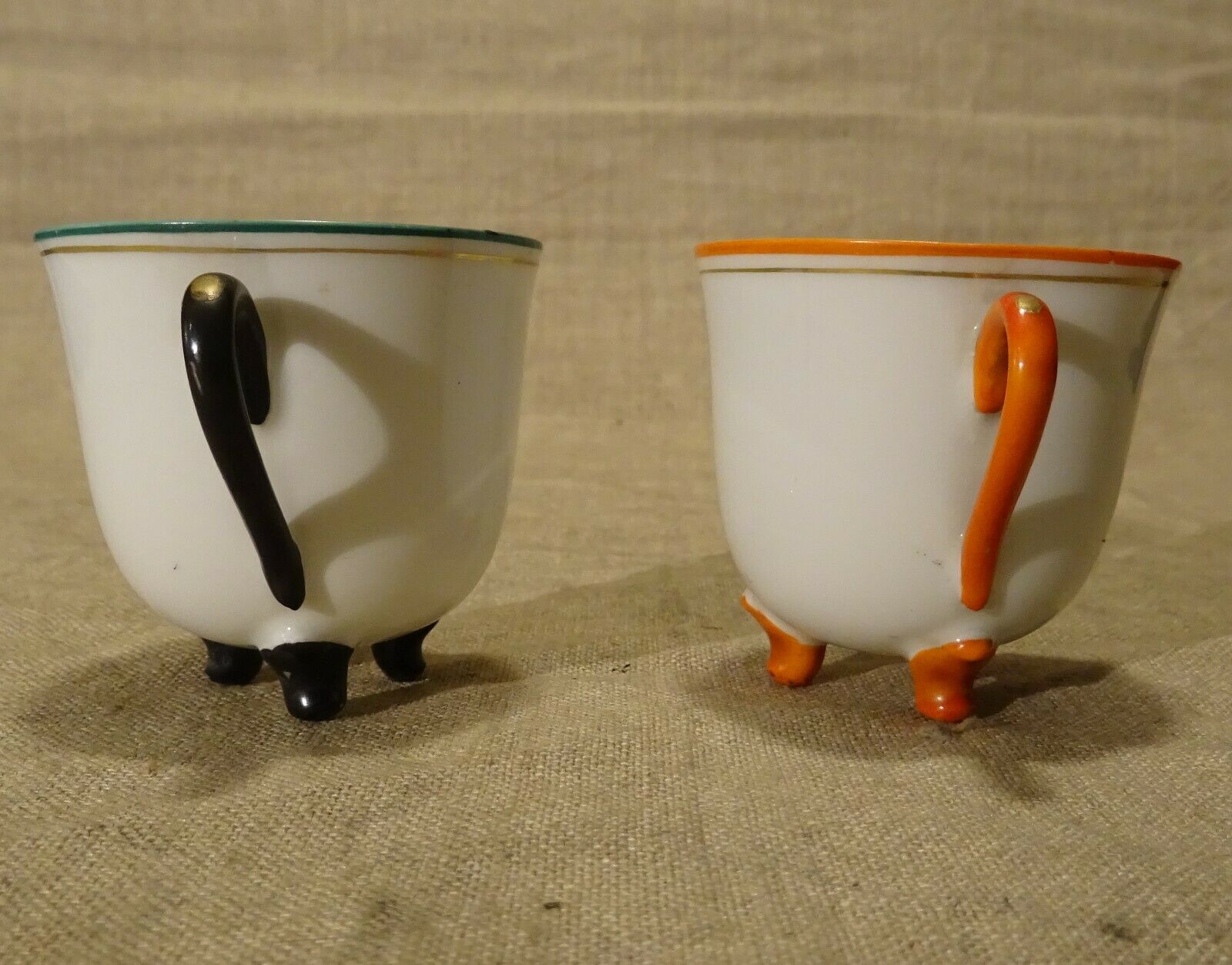 Set de 2 anciennes tasses tripode en porcelaine Amitié Souvenir XIX ème