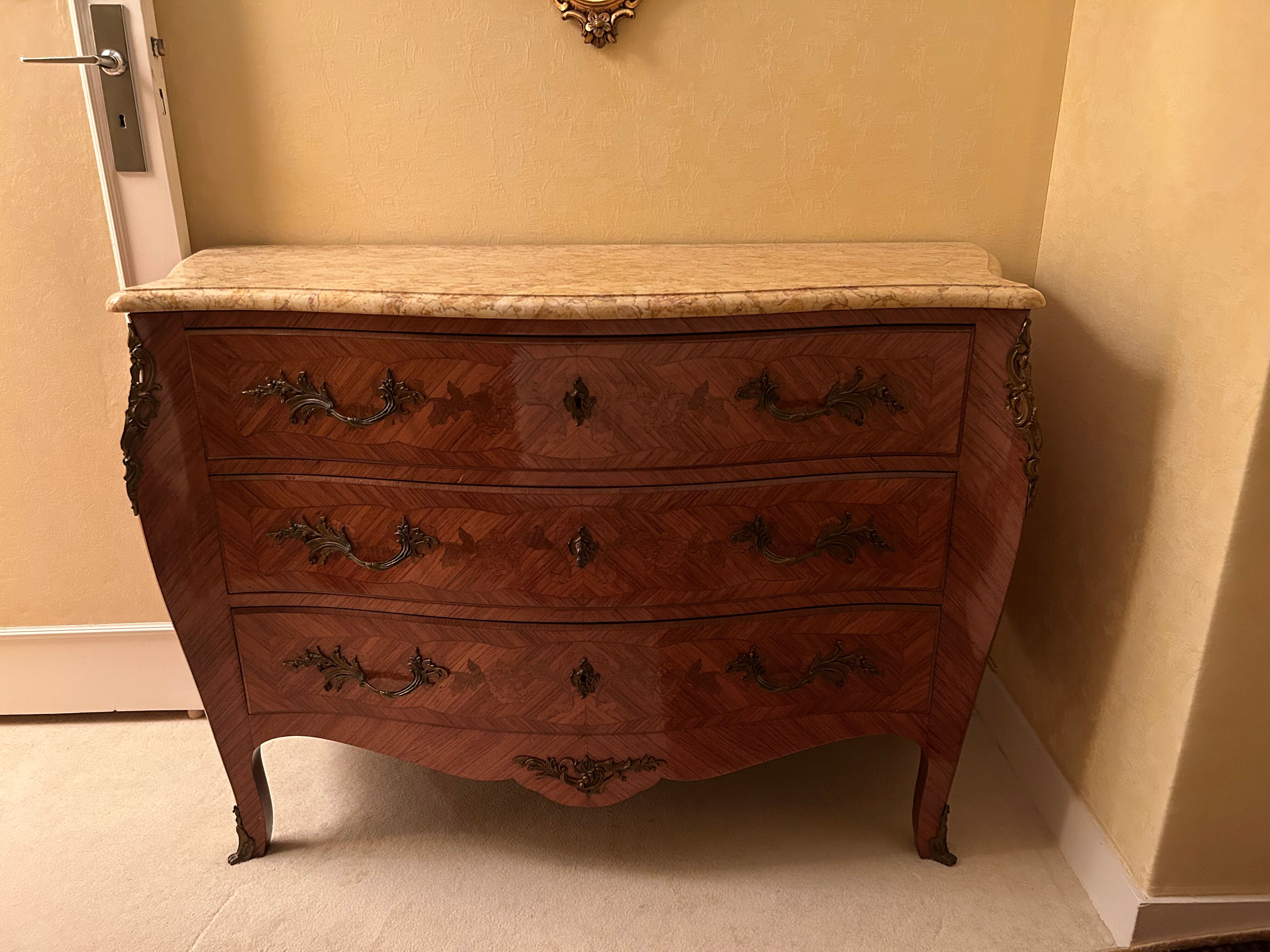 Commode bois de rose style Louis XV