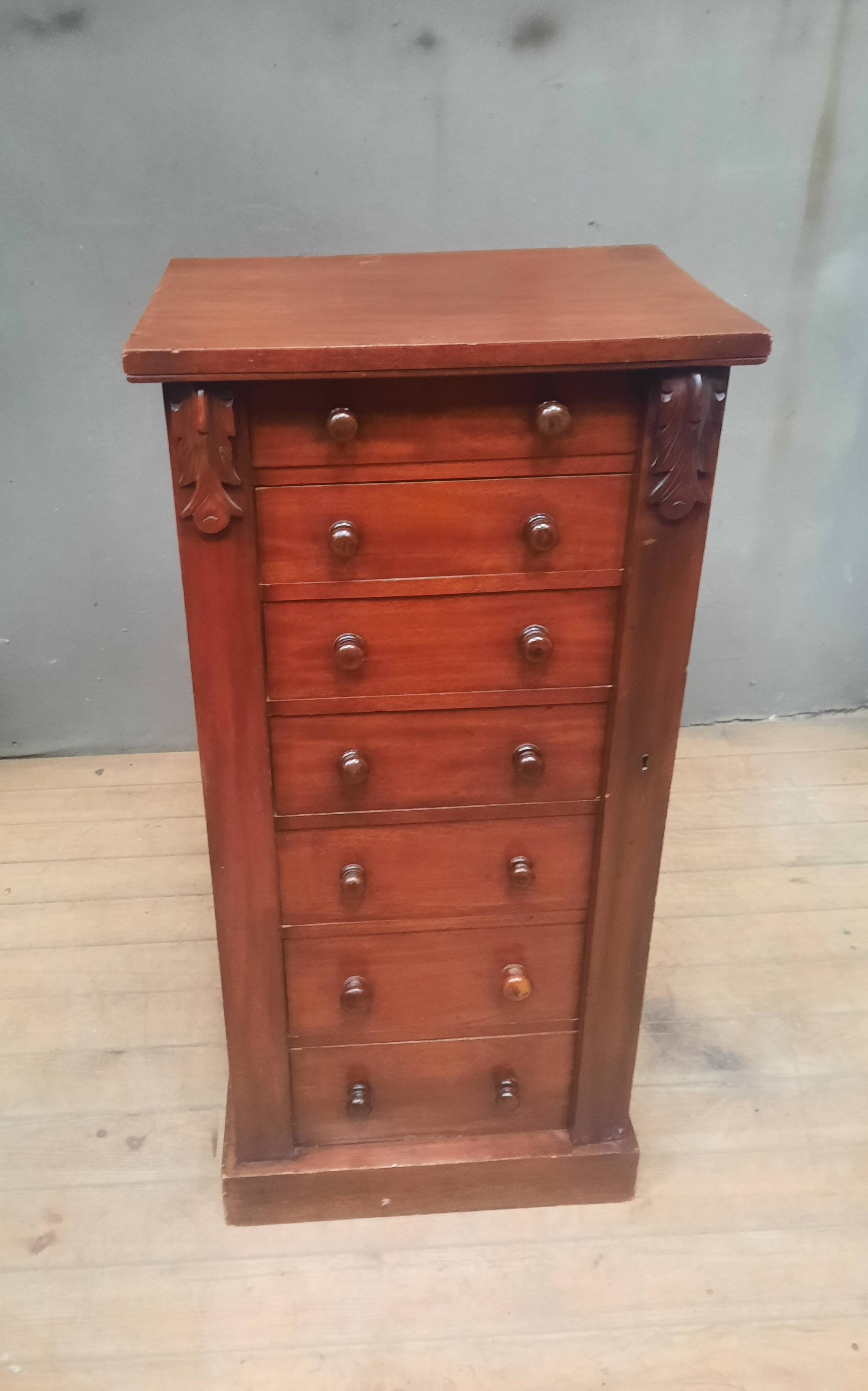 Mahogany veneer seminar