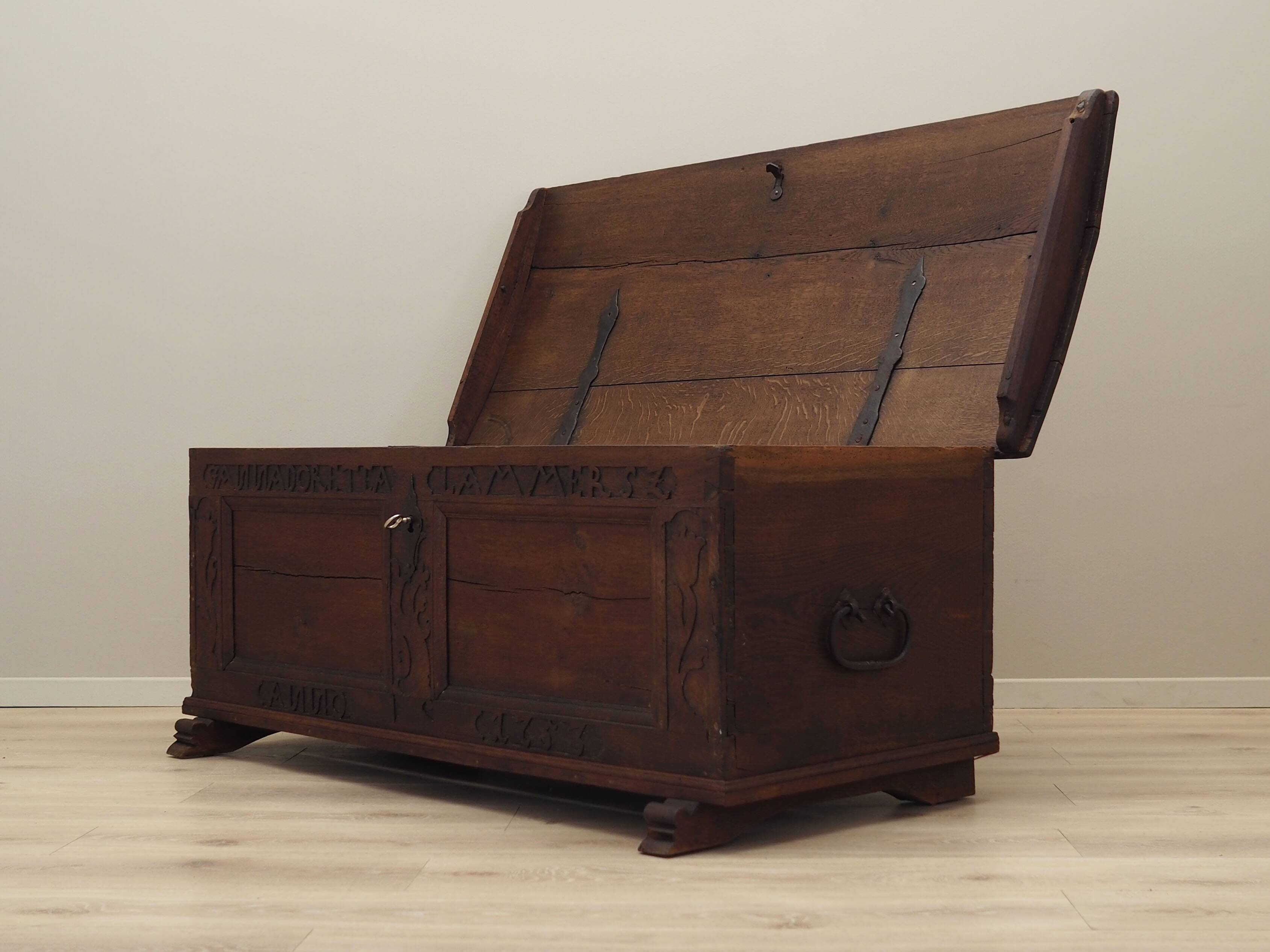 Oak chest, Scandinavian design, 18th century