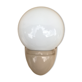 Applique Boule Opaline Blanc Socle Bakélite Beige Salle de Bain Années 70 Vintage
