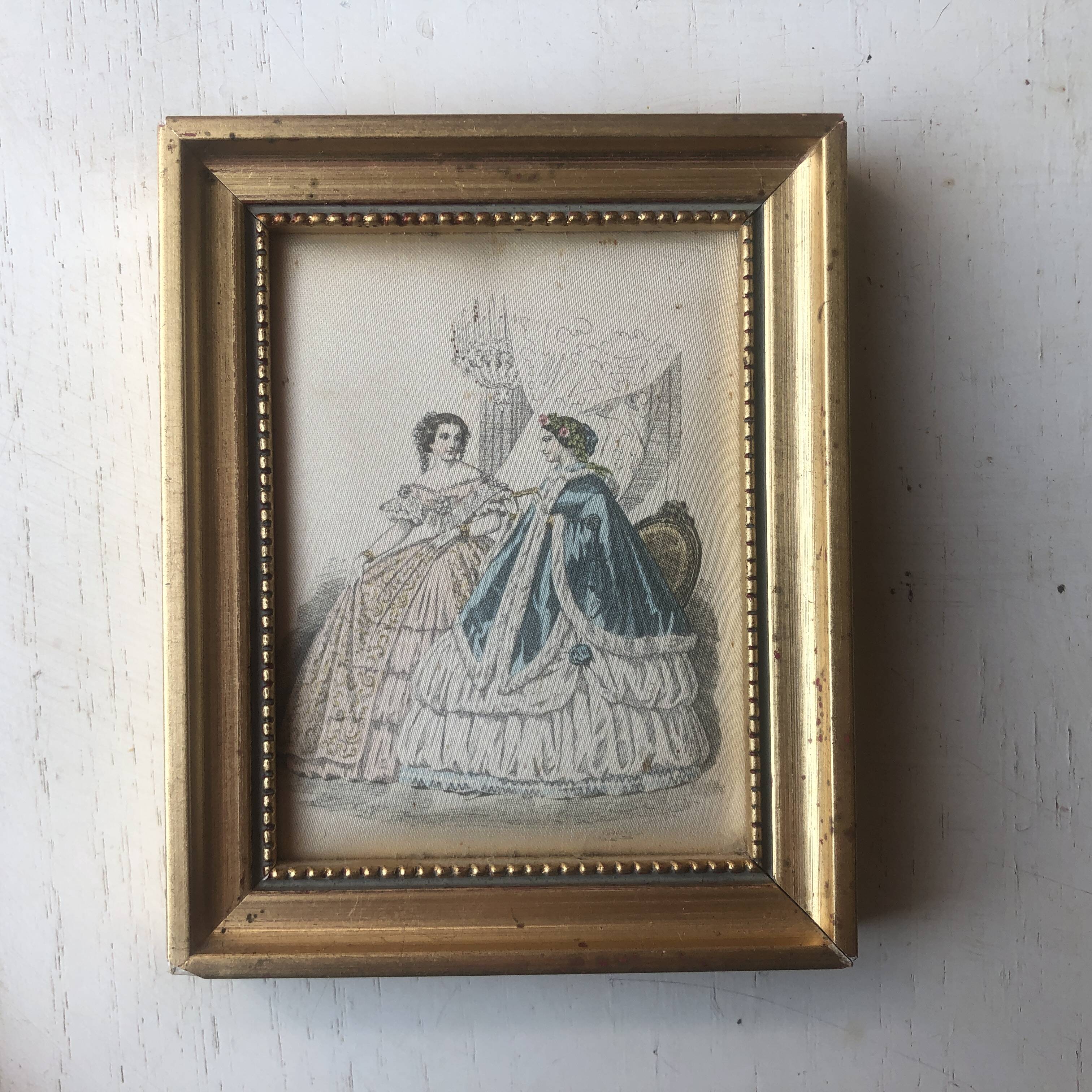 Lot de deux petits cadres portrait de marquises