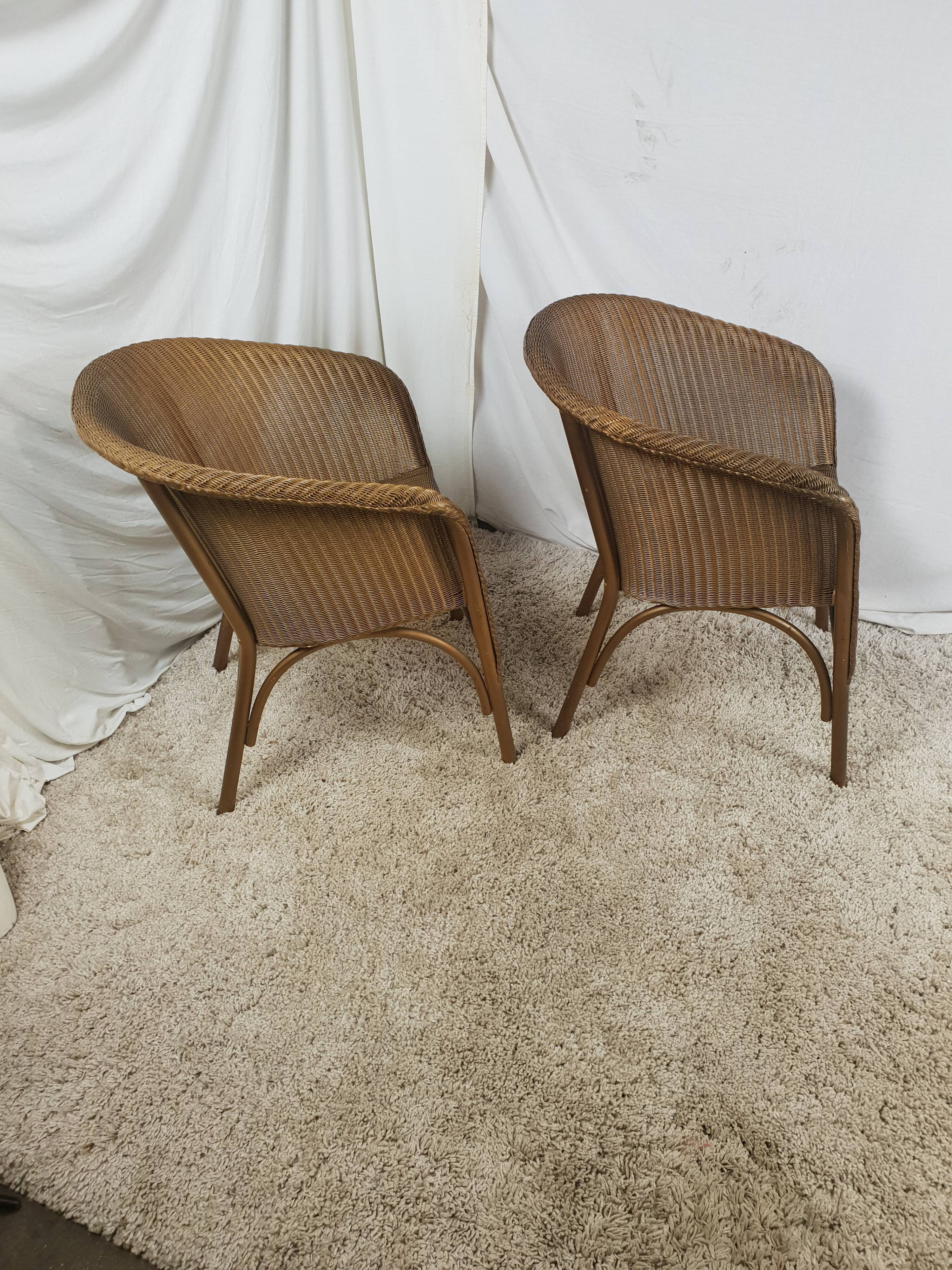 Paire de fauteuil Lloyd Loom doré