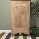 Parisian bonnetière wardrobe