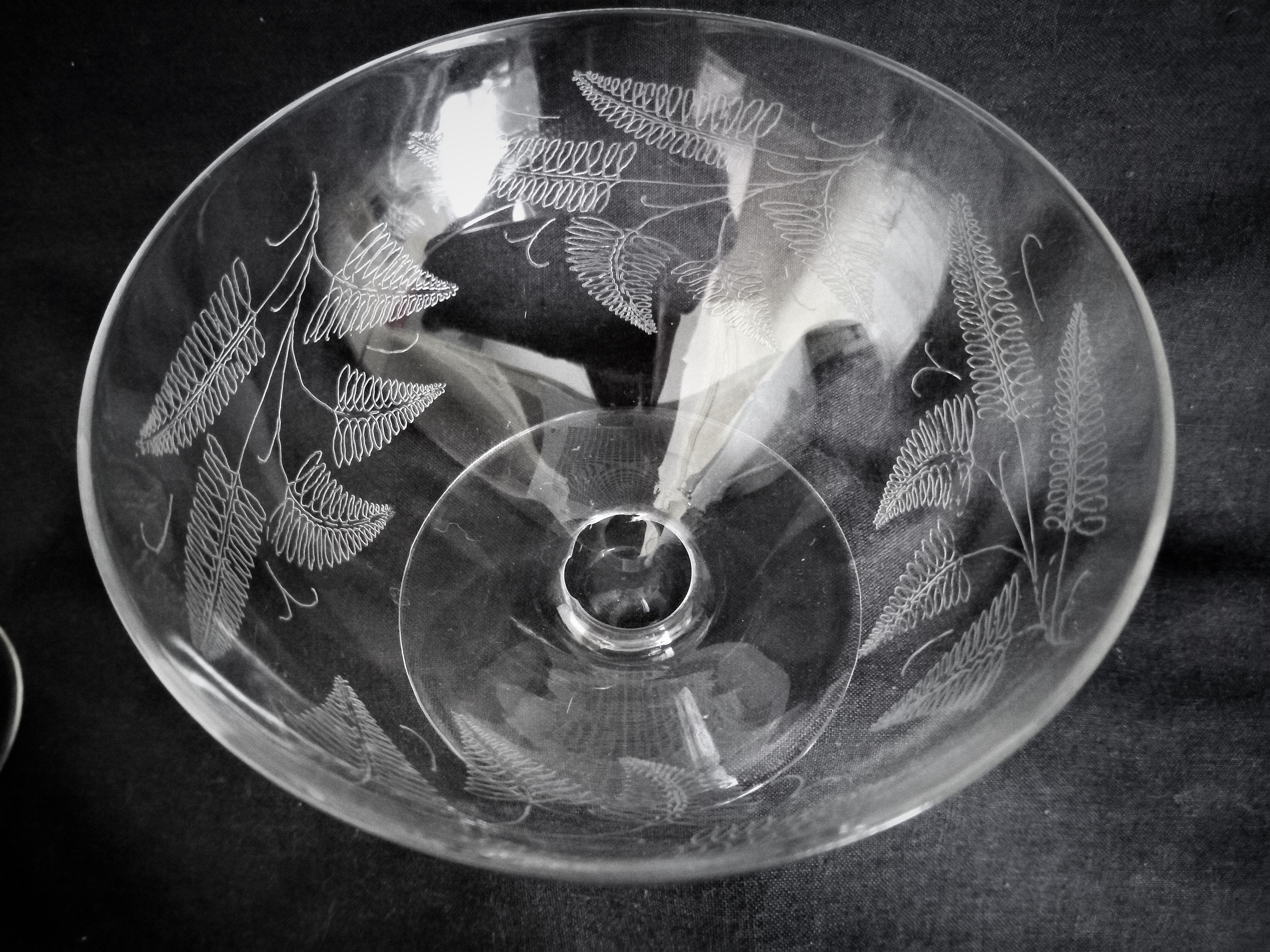 Set of 9 engraved crystal champagne glasses with fern motifs