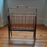 Folding magazine rack
