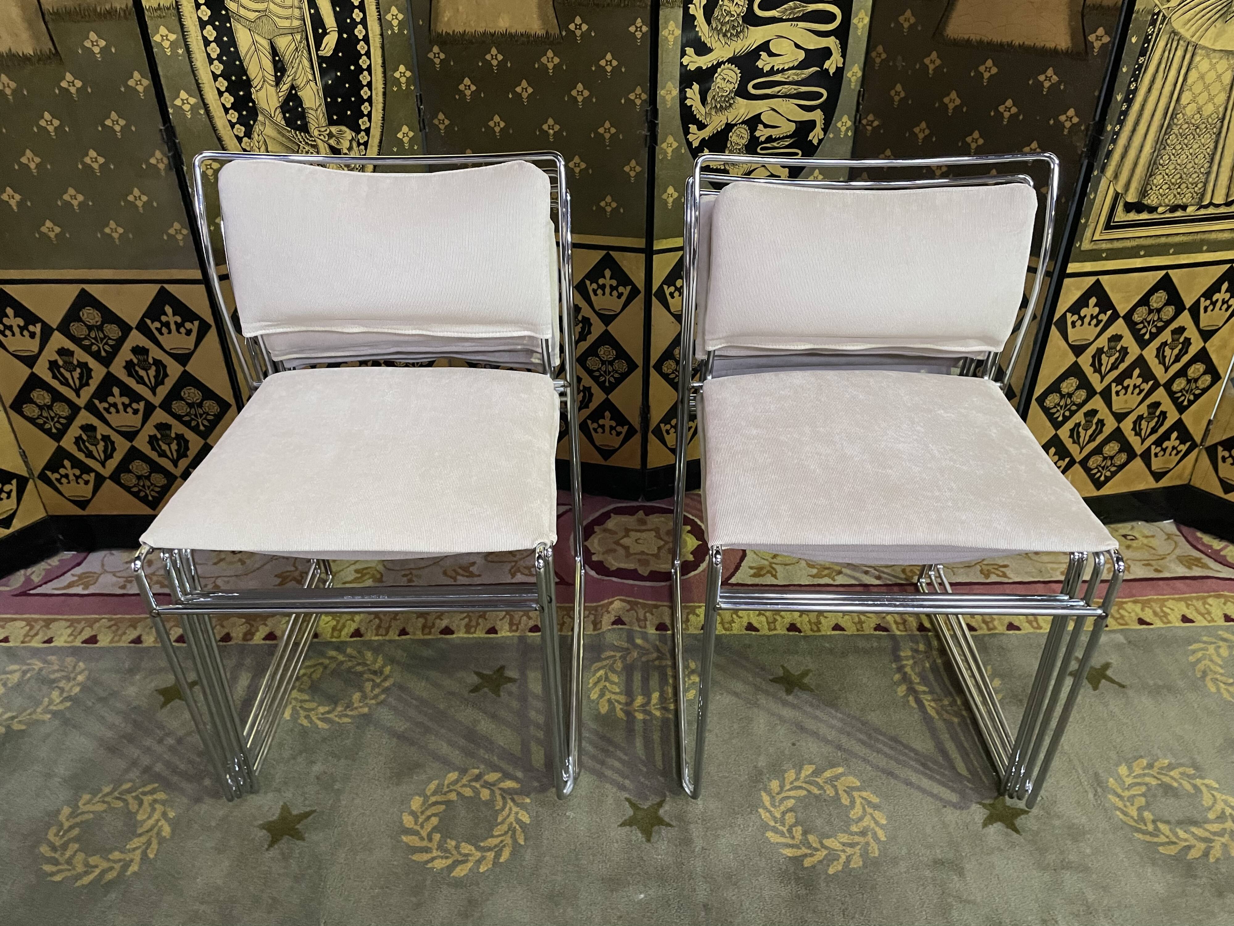 8 1970 chairs in chromed metal "made an Italy" restored