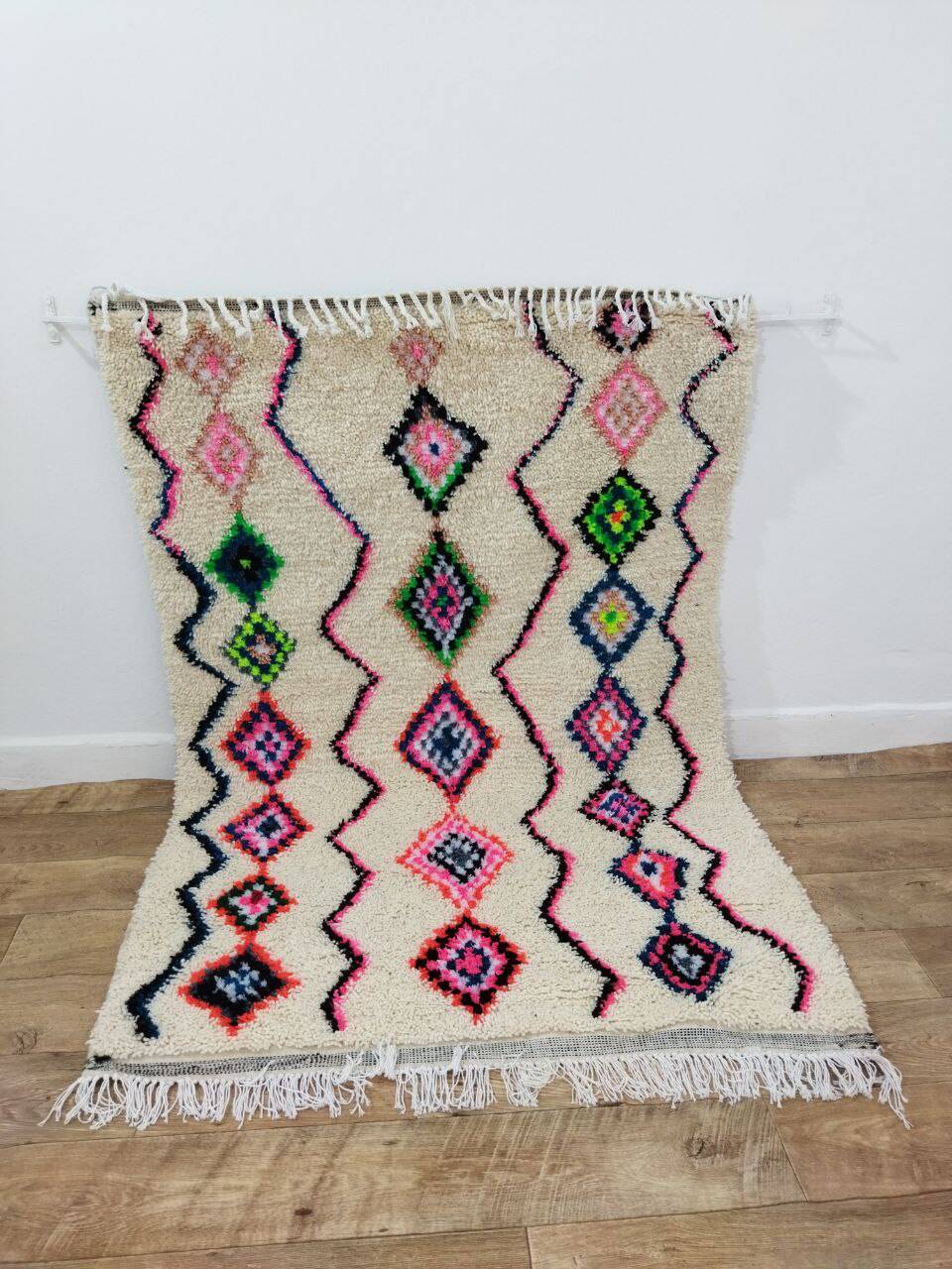 Handmade moroccan berber rug 267 x 121 cm