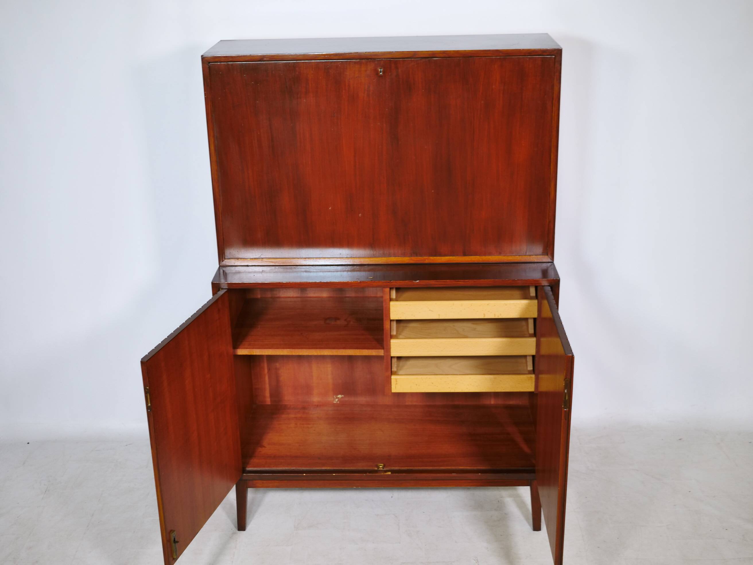 Cabinet de bar des années 60 en teck.